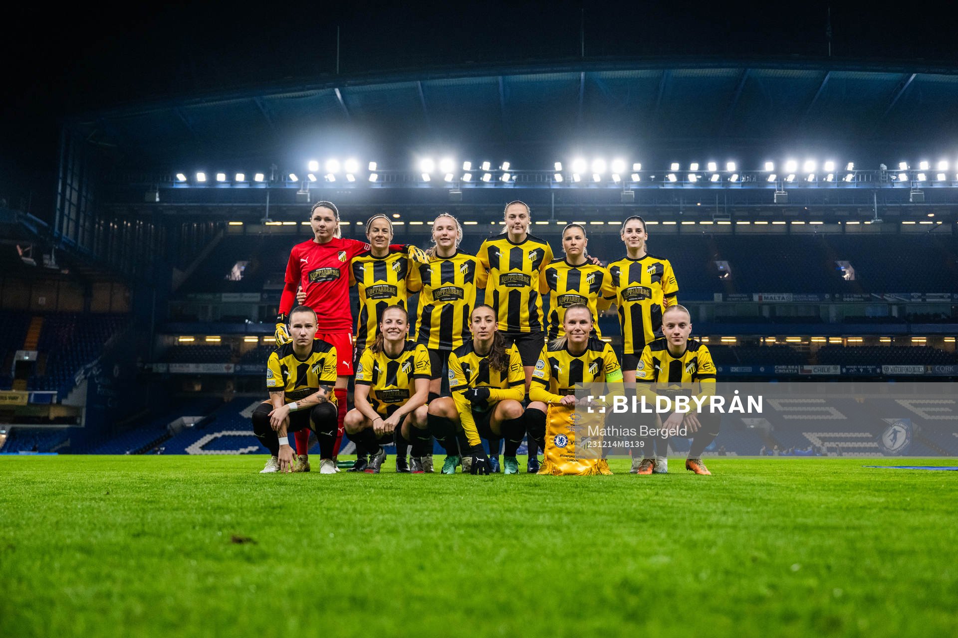 The starting eleven of Häcken pose for a picture
