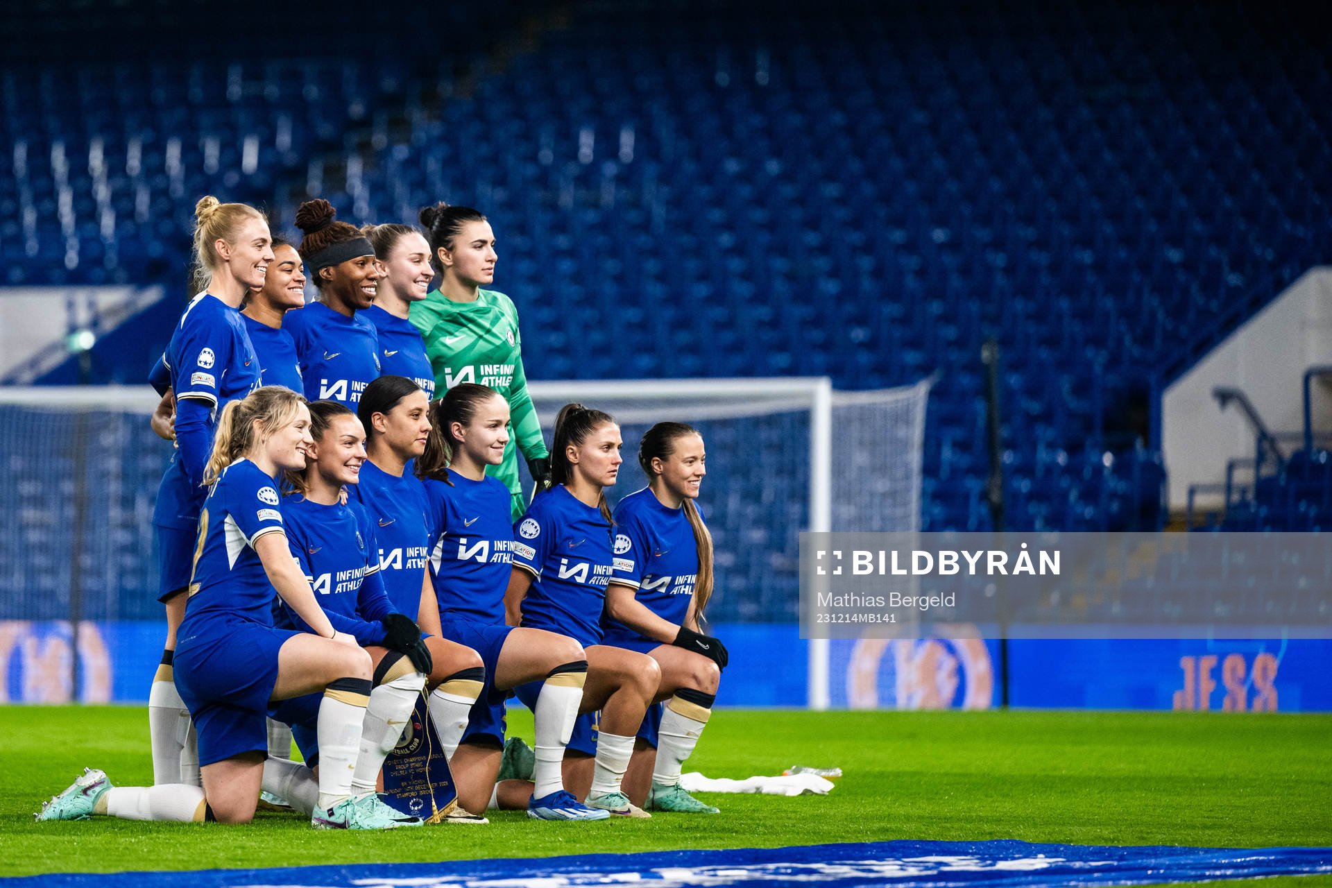 The starting eleven of Chelsea pose for a picture