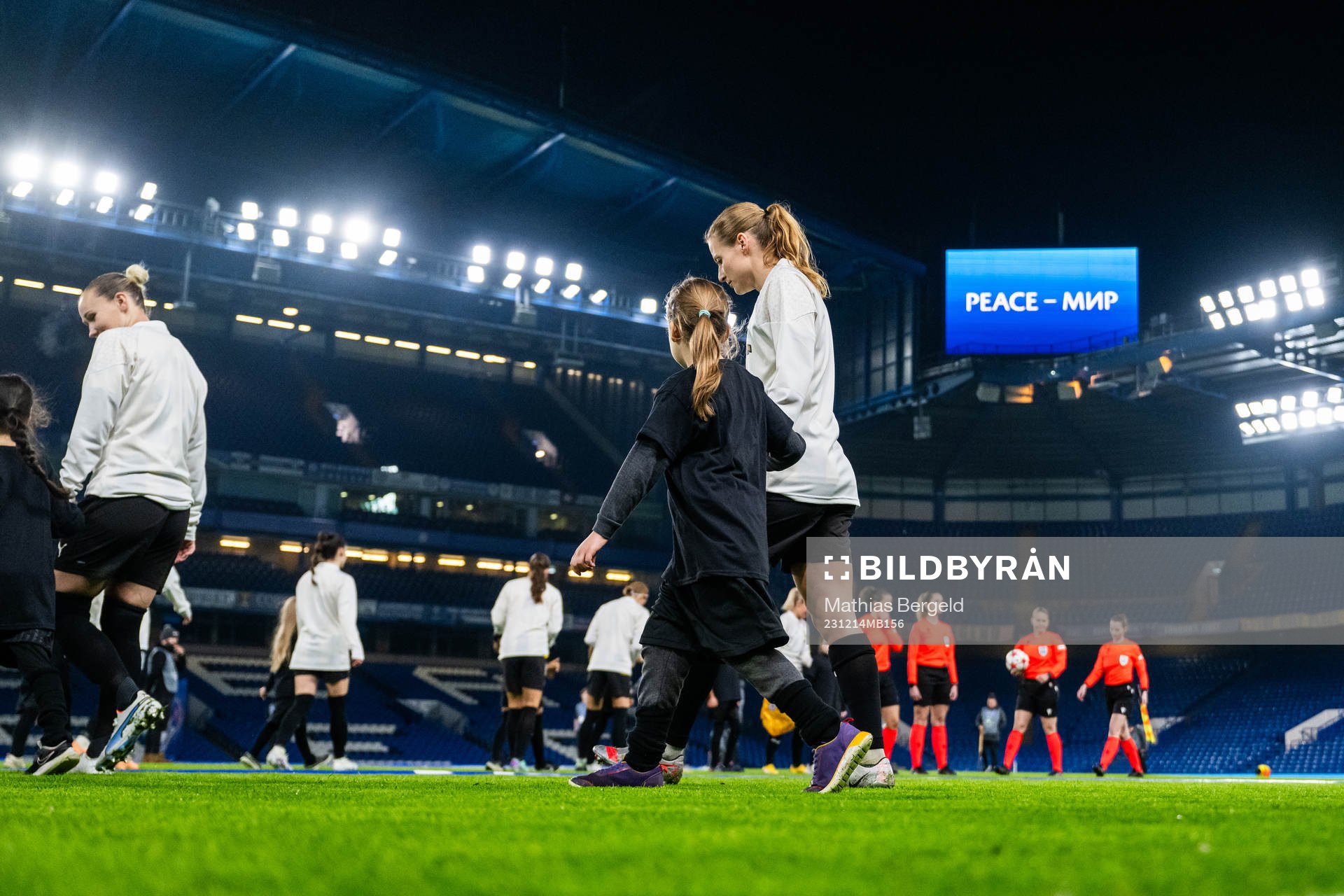 Anna Anvegård of Häcken enters the pitch