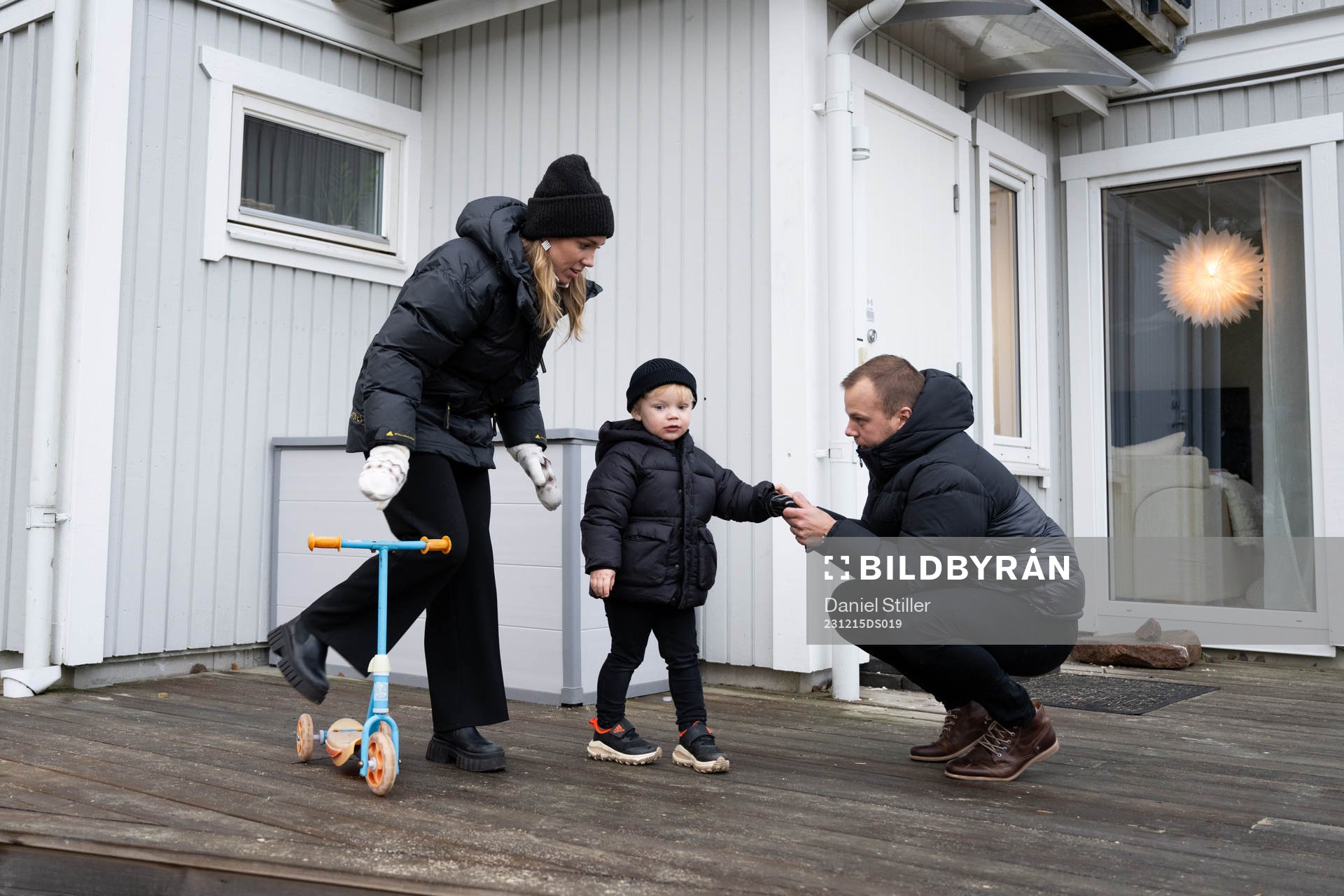Elin Rubensson med familj i samband med att hon tilldelas