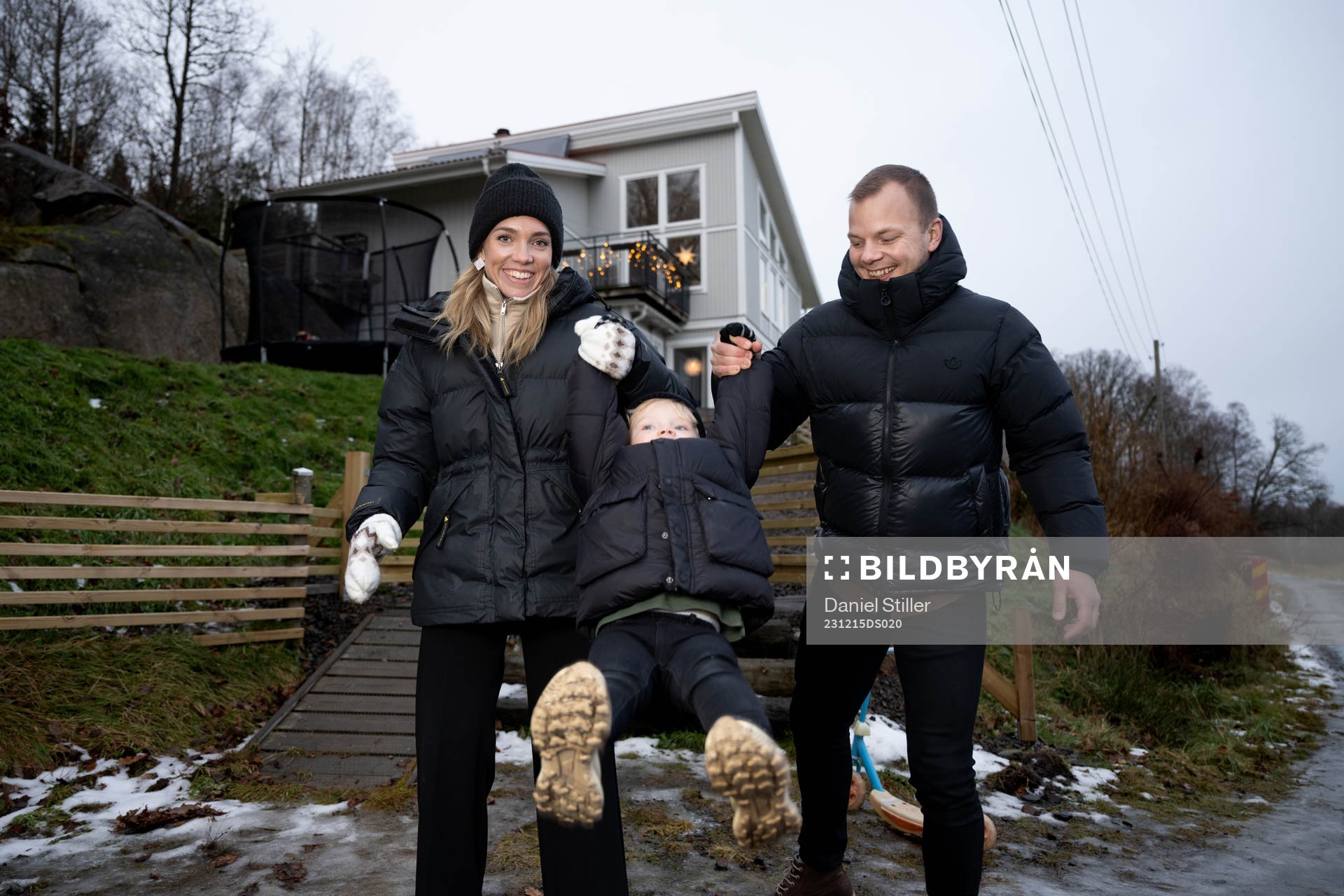 Elin Rubensson med familj i samband med att hon tilldelas