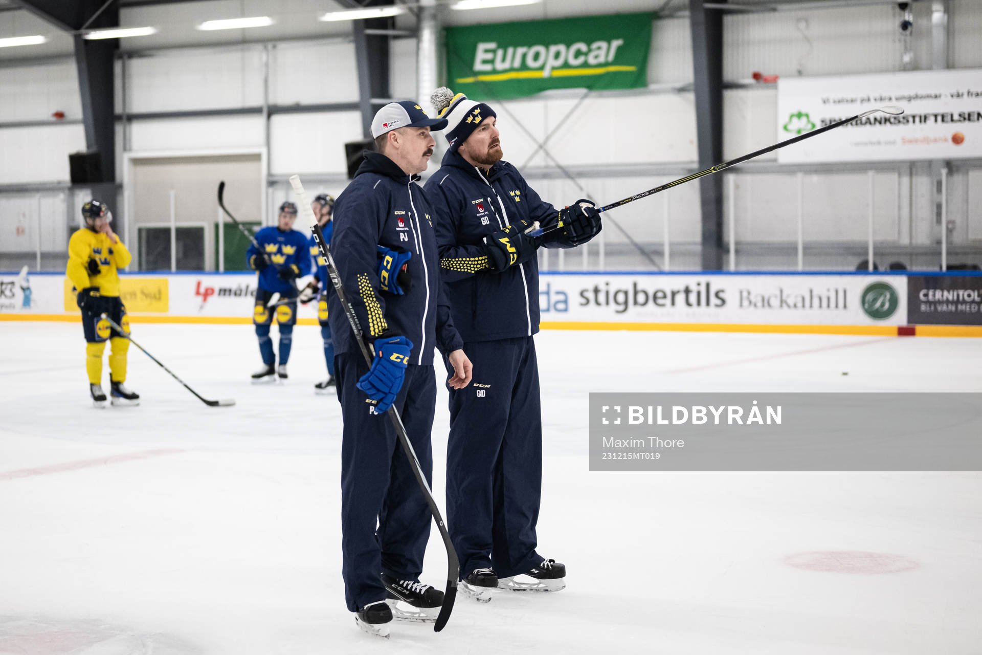 Assistant coach Pierre Johnsson and assistant coach Gereon