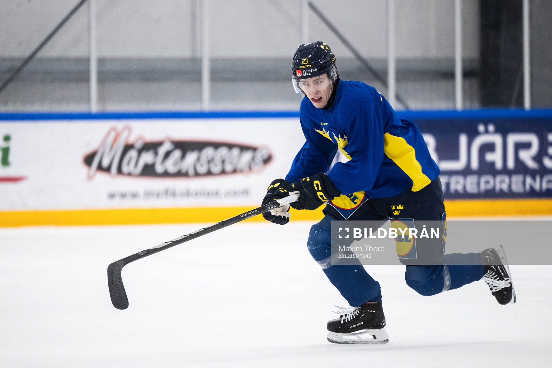Jonathan Lekkerimäki of the Swedish under-20 national ice
