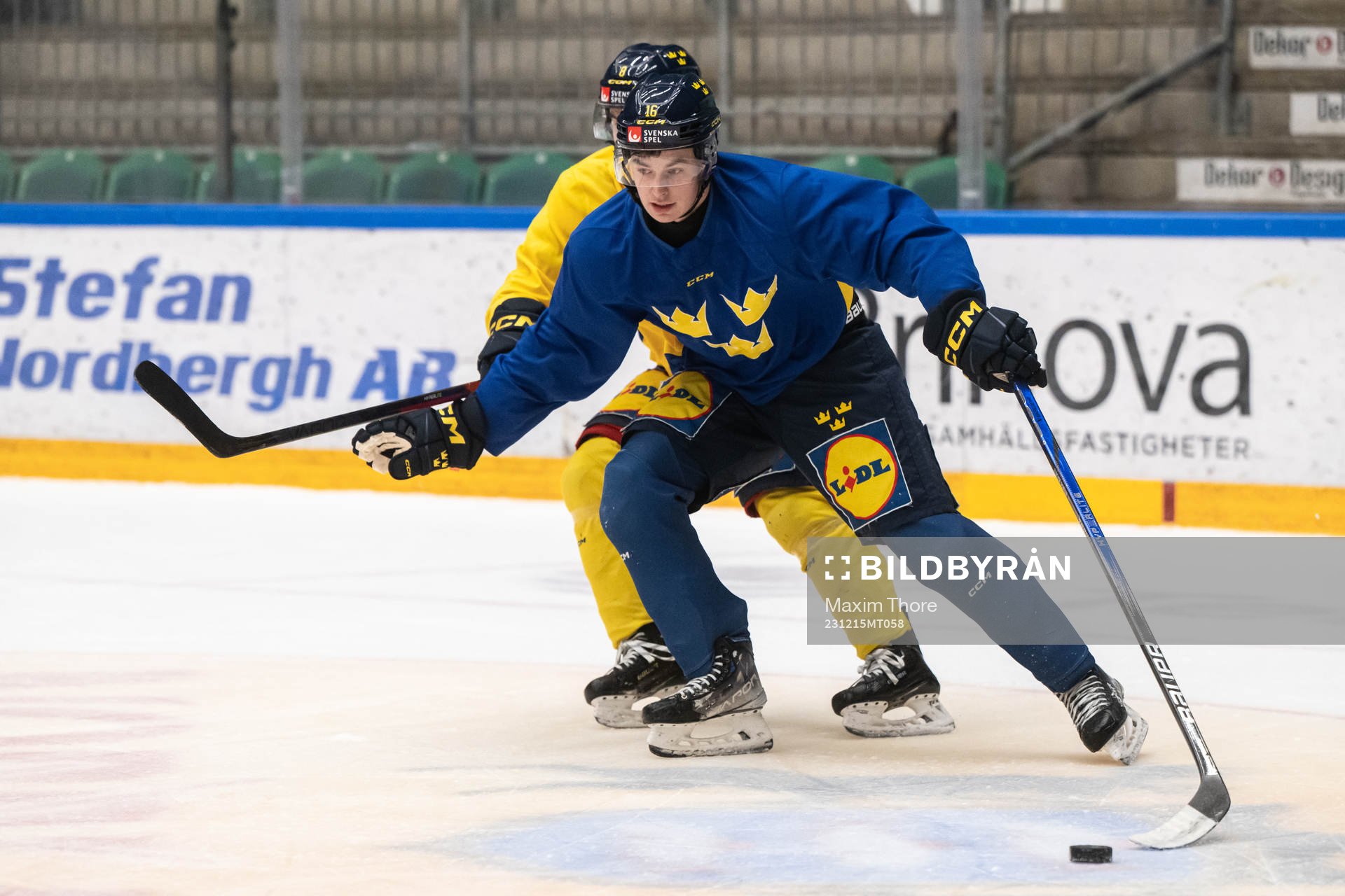 Felix Unger Sörum of the Swedish under-20 national ice