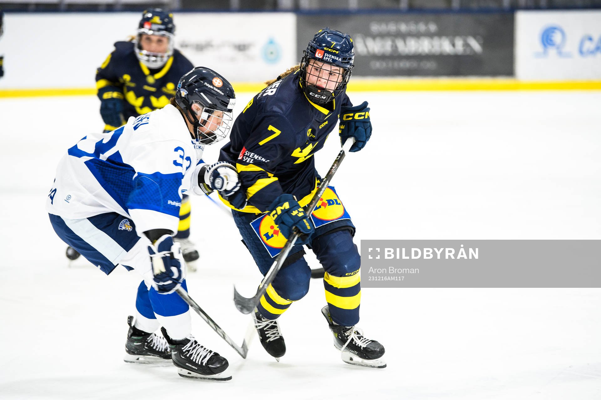 Finlands Michelle Karvinen och Sveriges Mira Jungåker