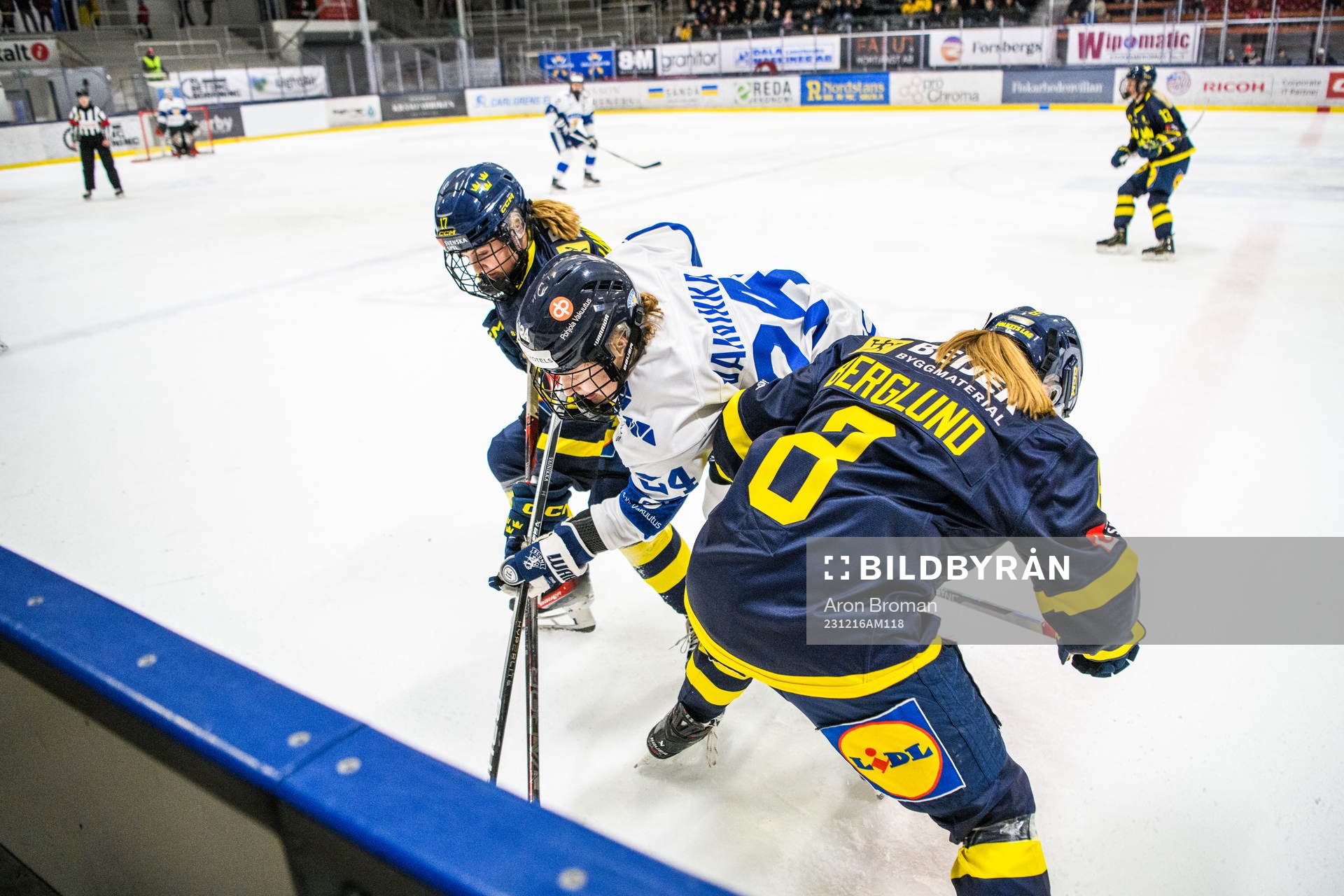 Sveriges Sofie Lundin, Finlands Viivi Vainikka och Sveriges