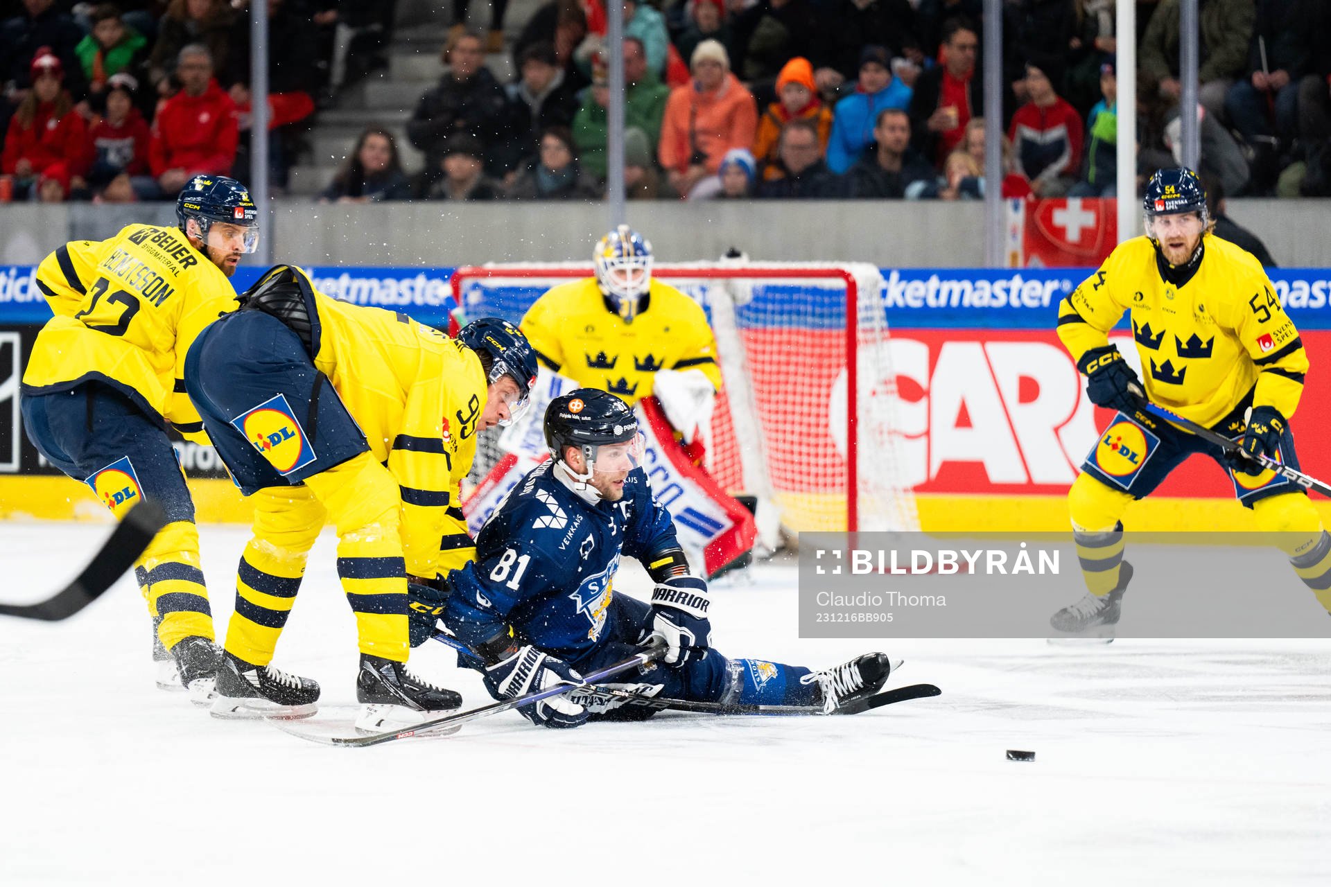Lukas Bengtsson and Jacob de la Rose of Sweden against Iiro