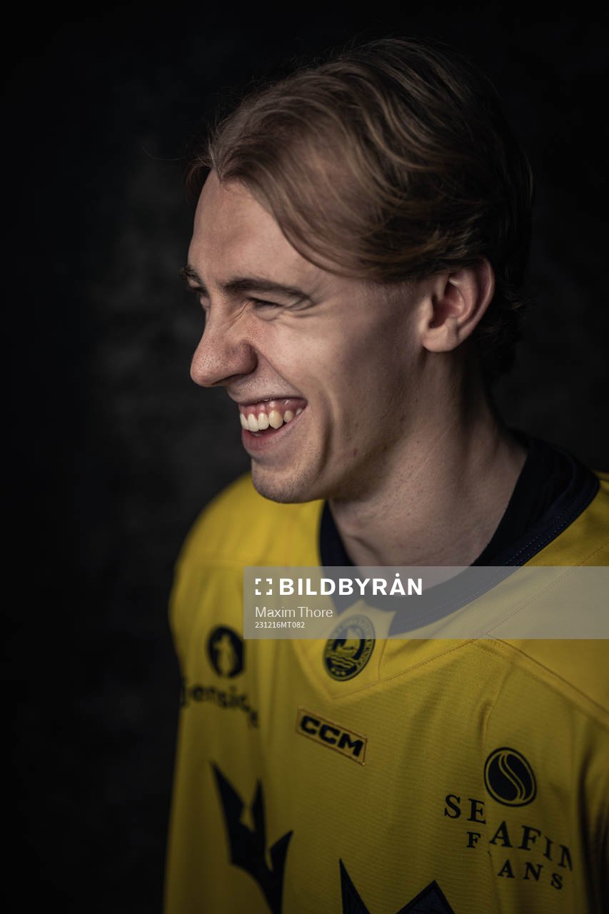Jonathan Lekkerimäki of the Swedish under-20 national ice