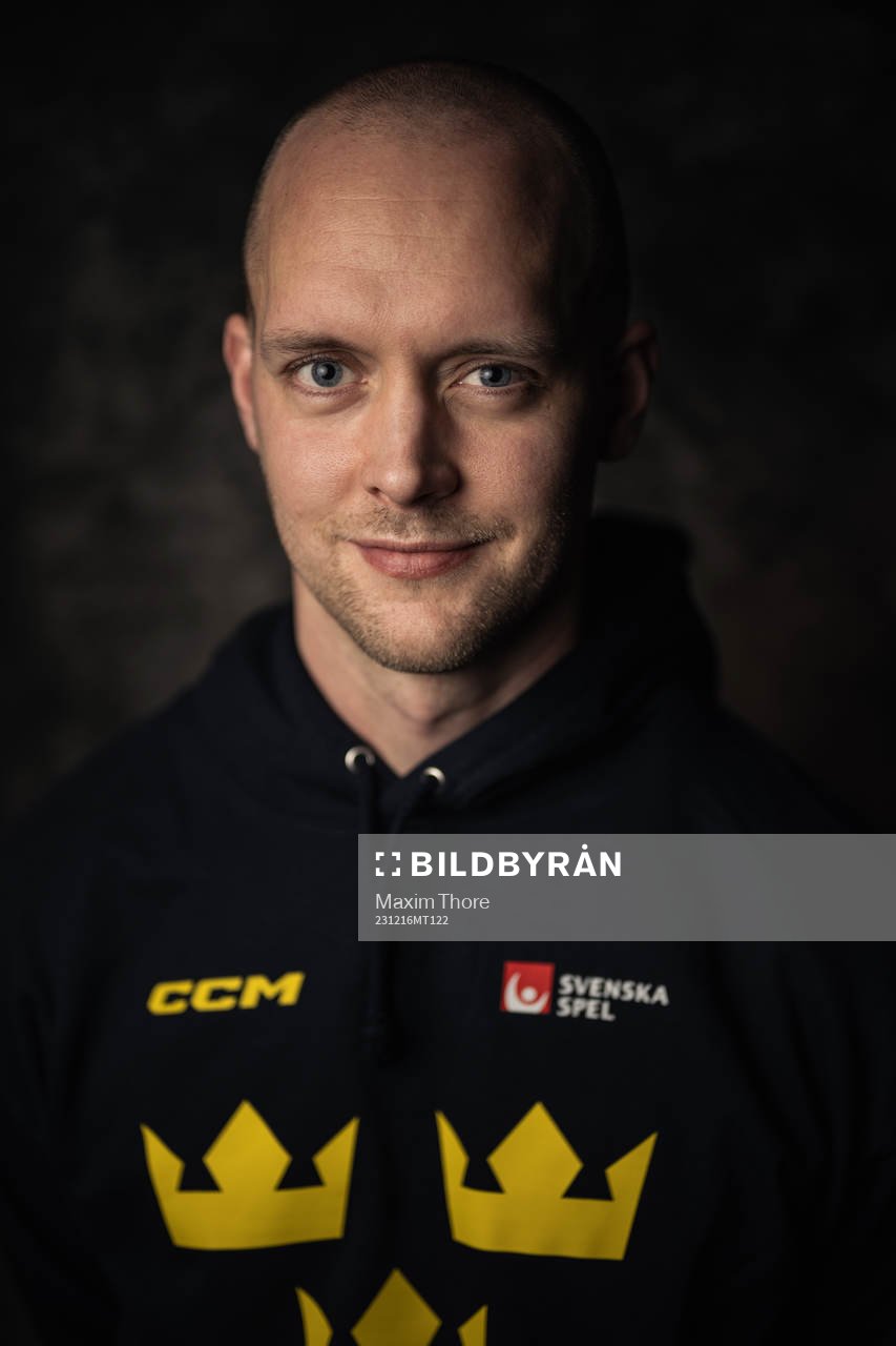 Equipment manager Jonas Landström of the Swedish under-20
