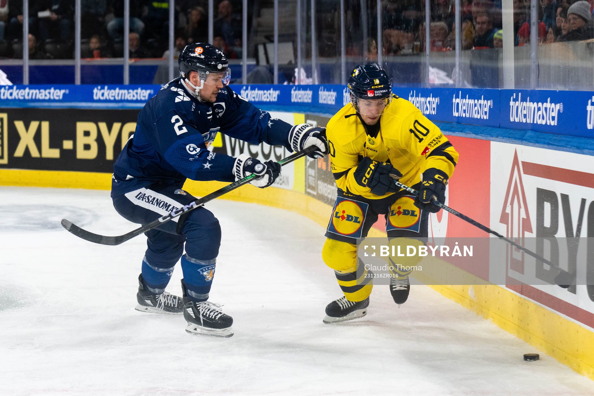 Ville Pokka of Finland and Andreas Wingerli of Sweden in