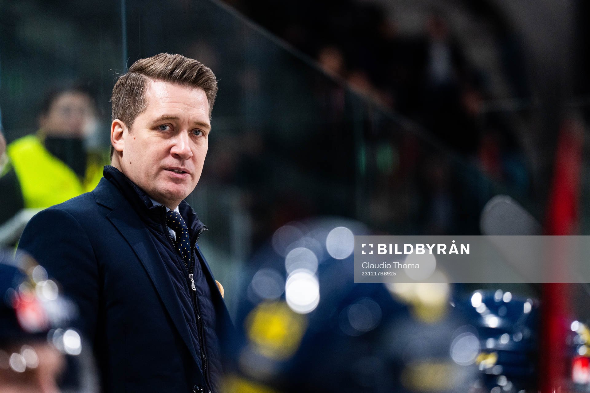 Head coach Sam Hallam of Sweden in the ice hockey game