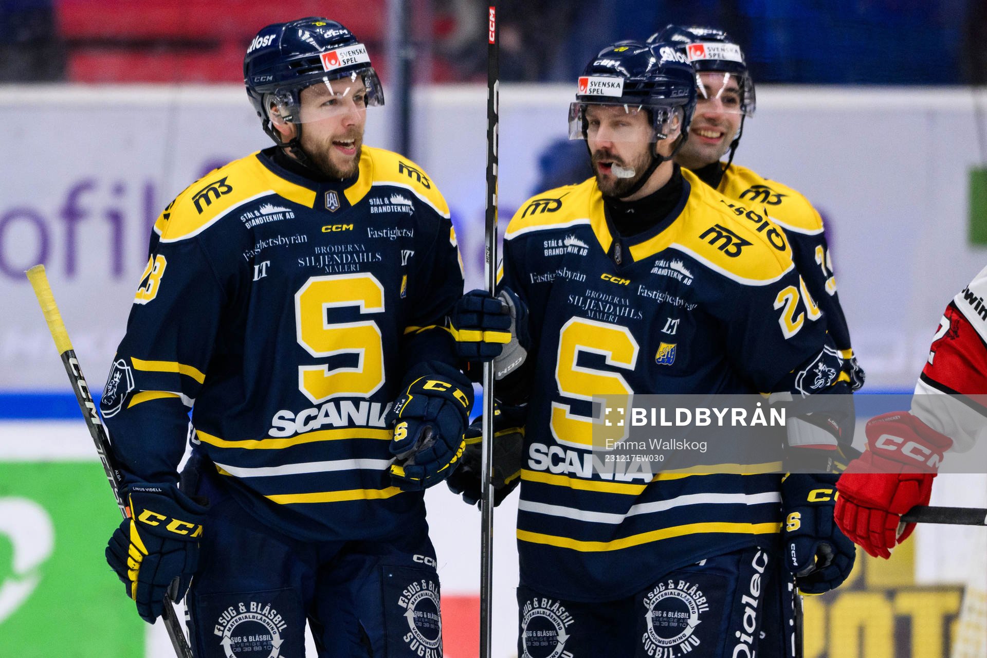 Södertäljes Emil Alba jublar