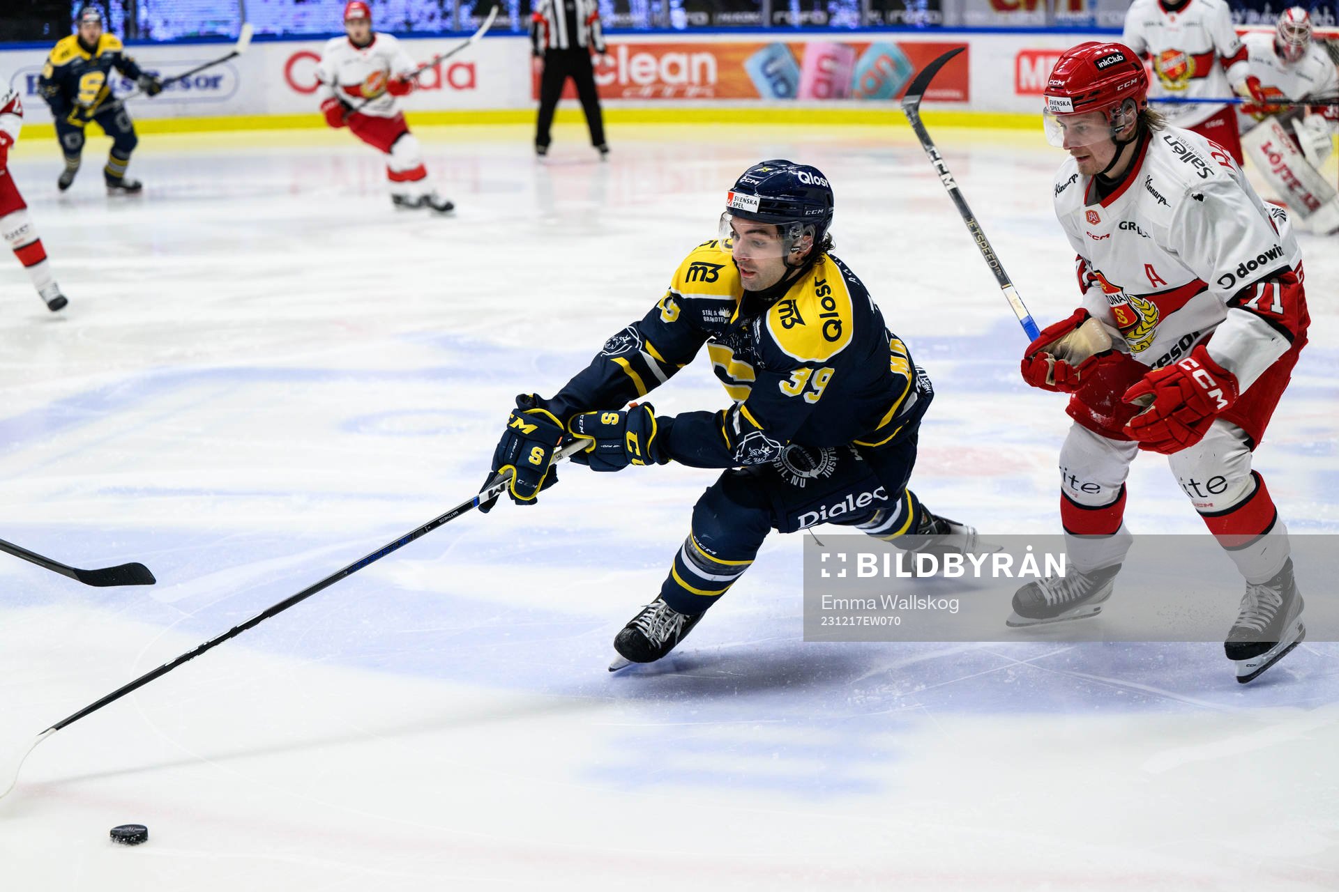 Södertäljes Stelio Mattheos och Almtunas Jakob Ragnarsson