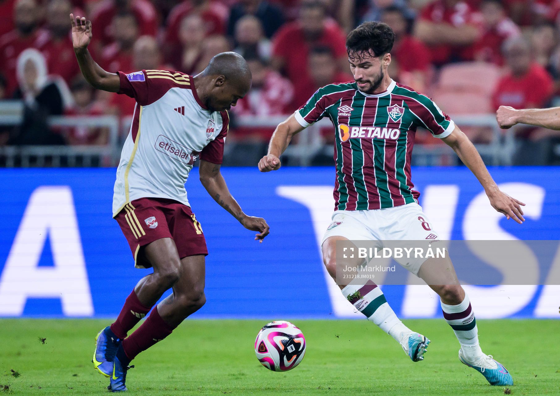 Percy Tau of Al Ahly and Martinelli of Fluminense