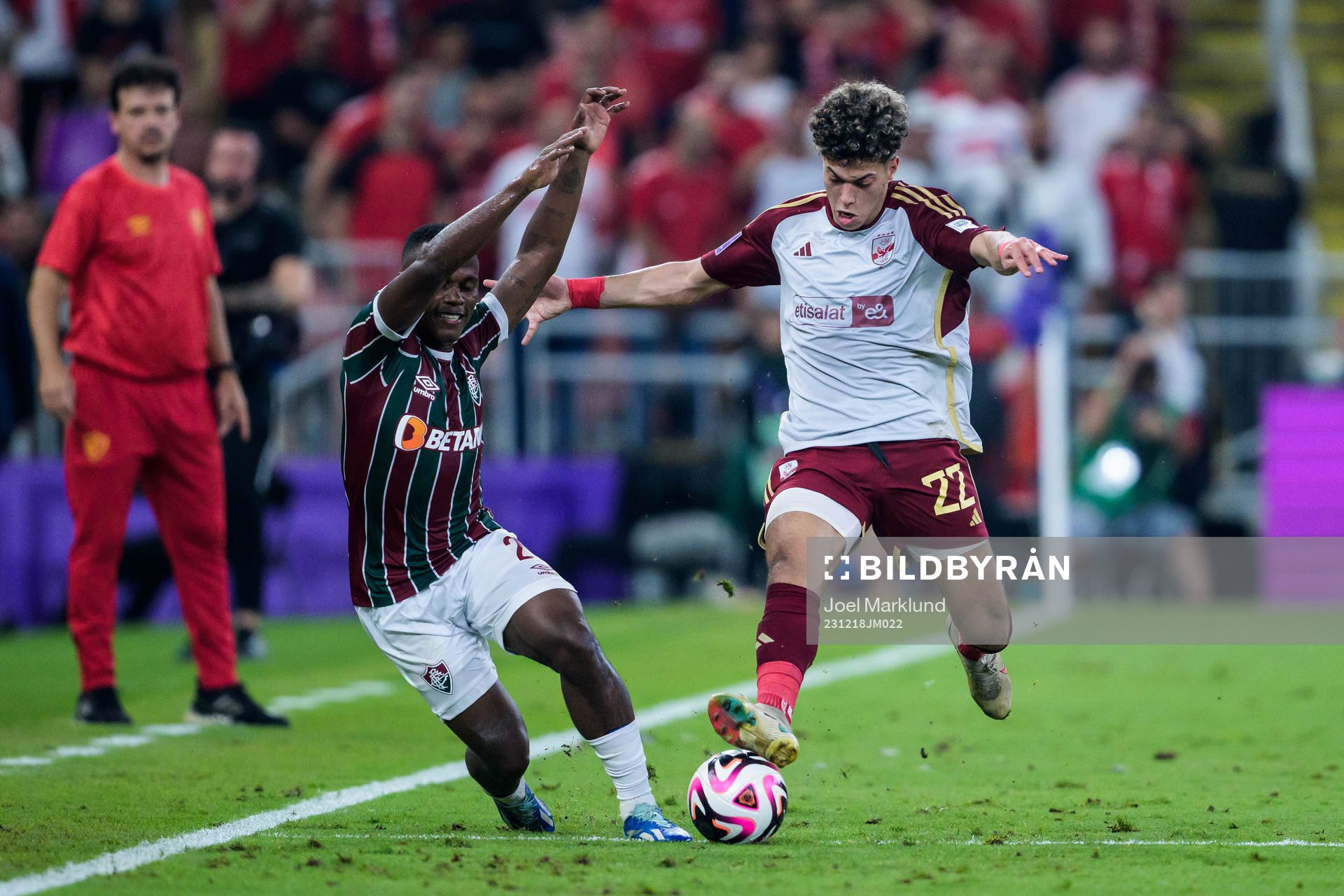 Jhon Arias of Fluminense and Emam Ashour of Al Ahly