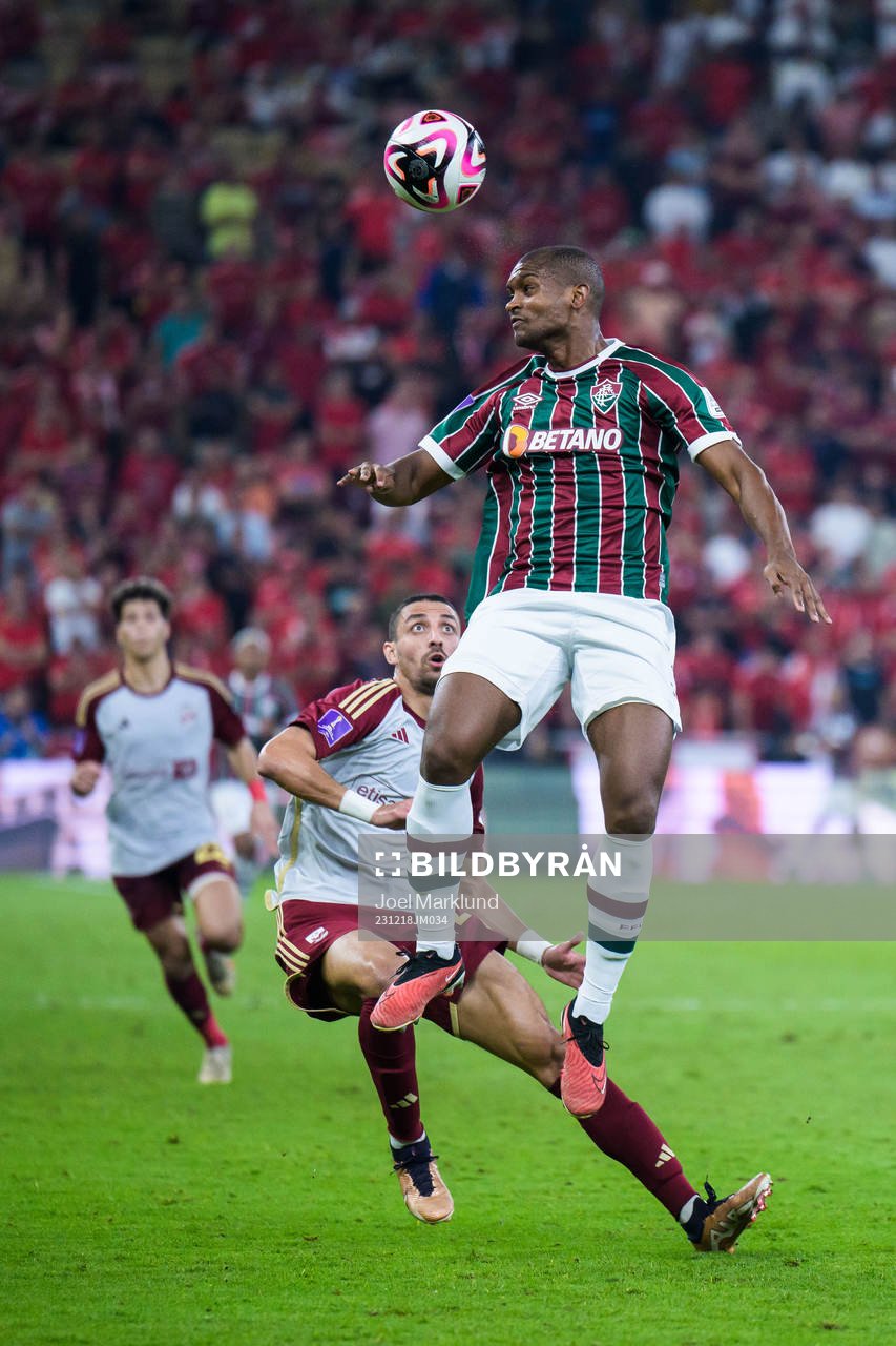Taher Mohamed of Al Ahly and Marlon of Fluminense