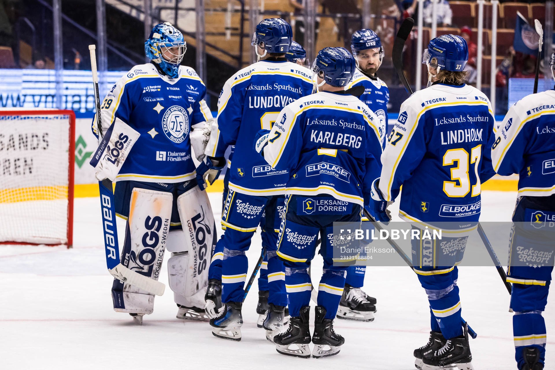 Leksands målvakt Filip Larsson jublar