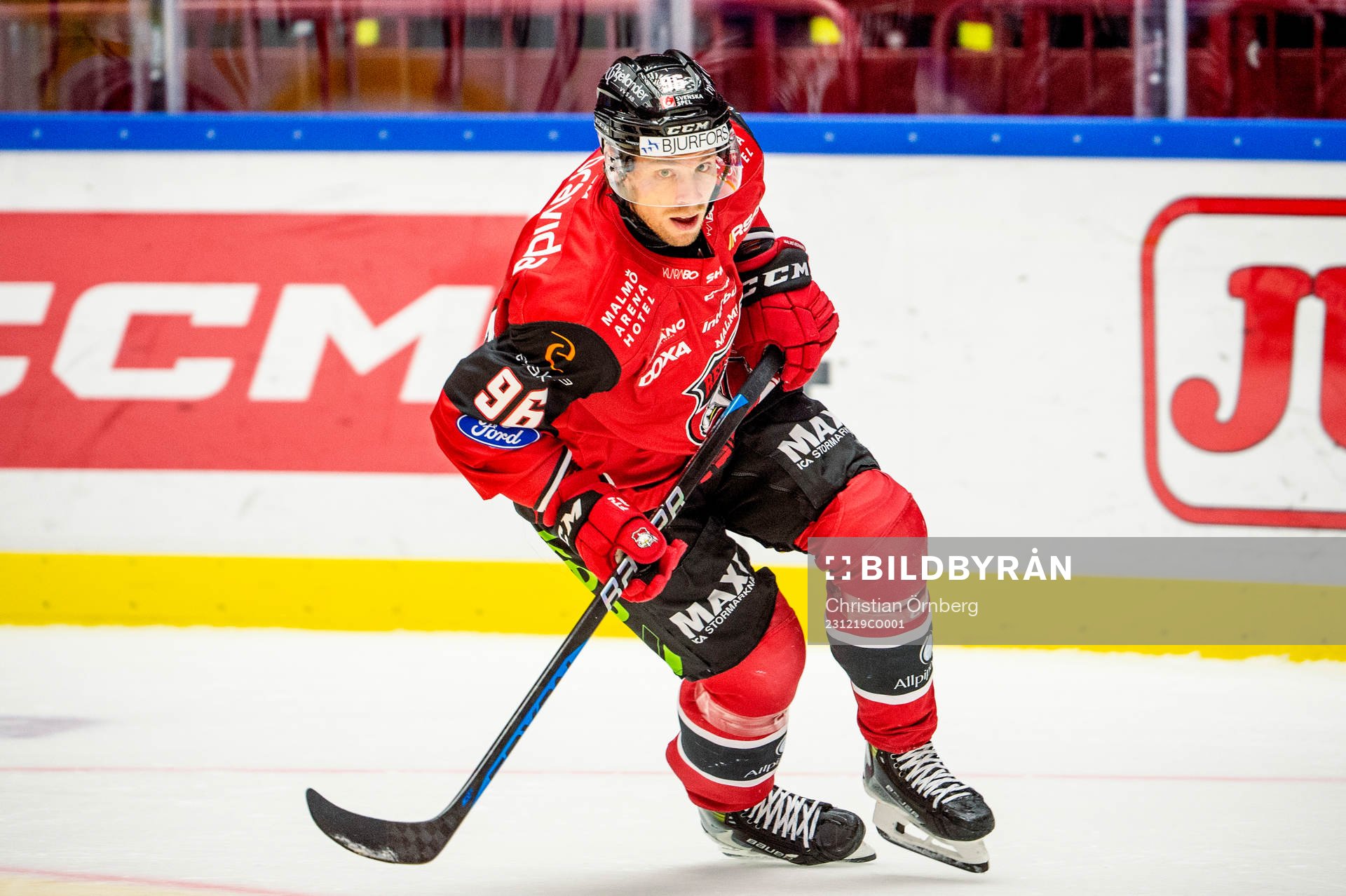 Malmö Redhawks Emil Forslund värmer upp innan