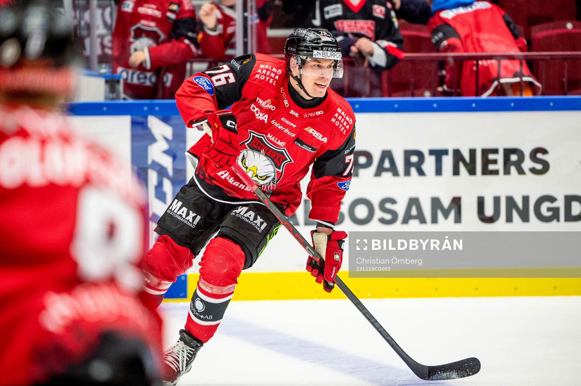 Malmö Redhawks Tomi Sallinen värmer upp innan
