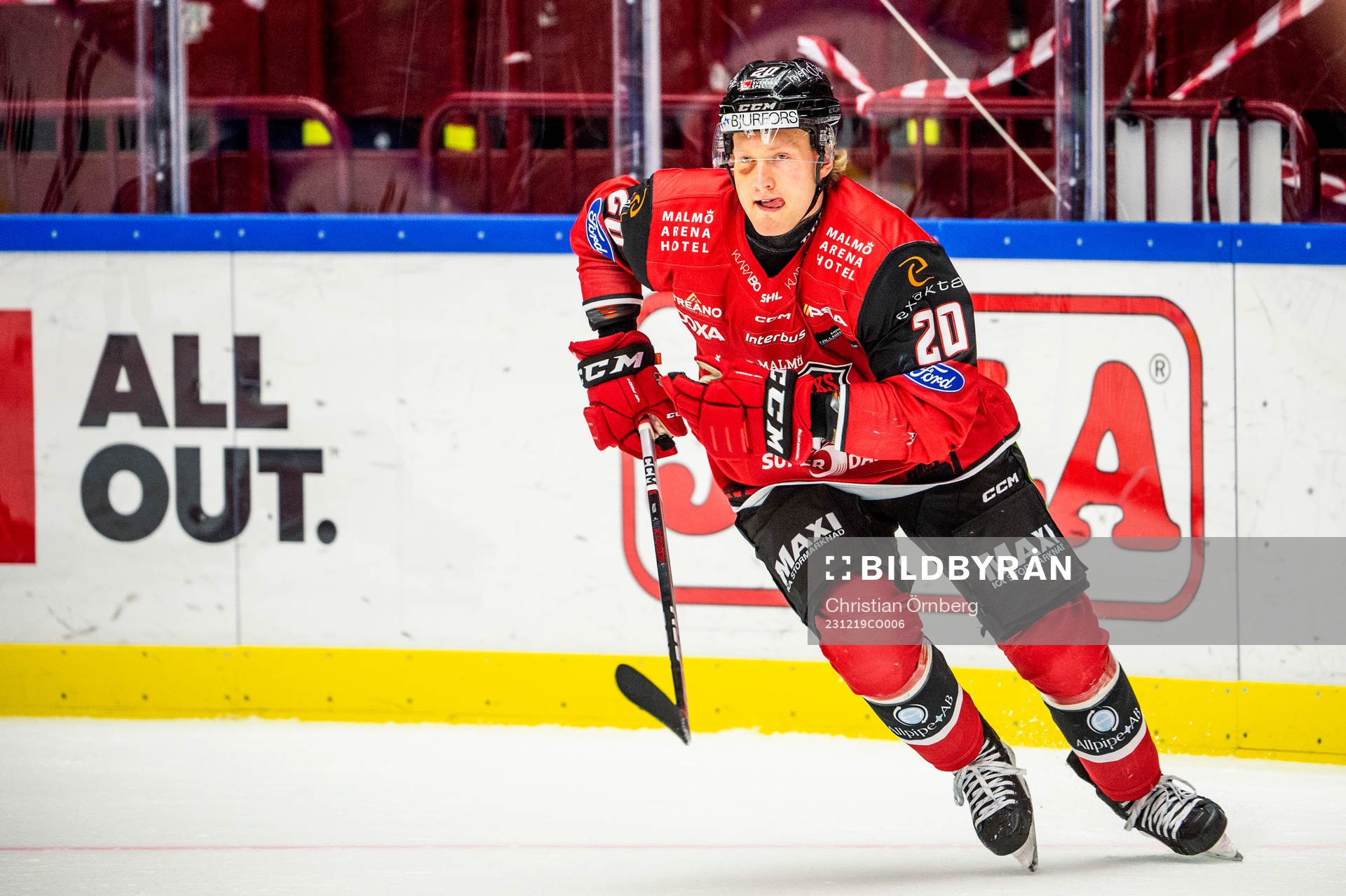 Malmö Redhawks Thomas Berg Paulsen värmer upp innan