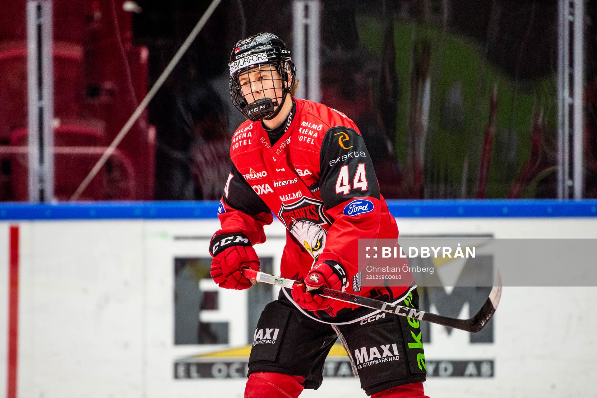Malmö Redhawks Wille Magnertoft värmer upp innan