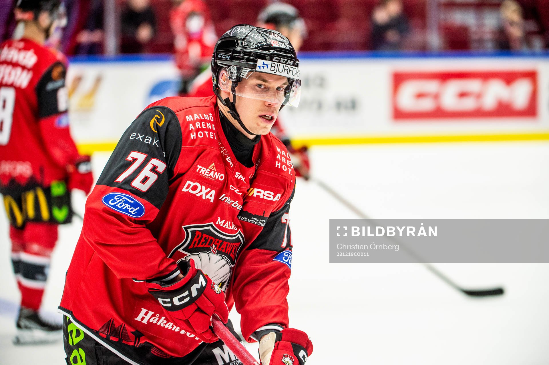Malmö Redhawks Tomi Sallinen värmer upp innan