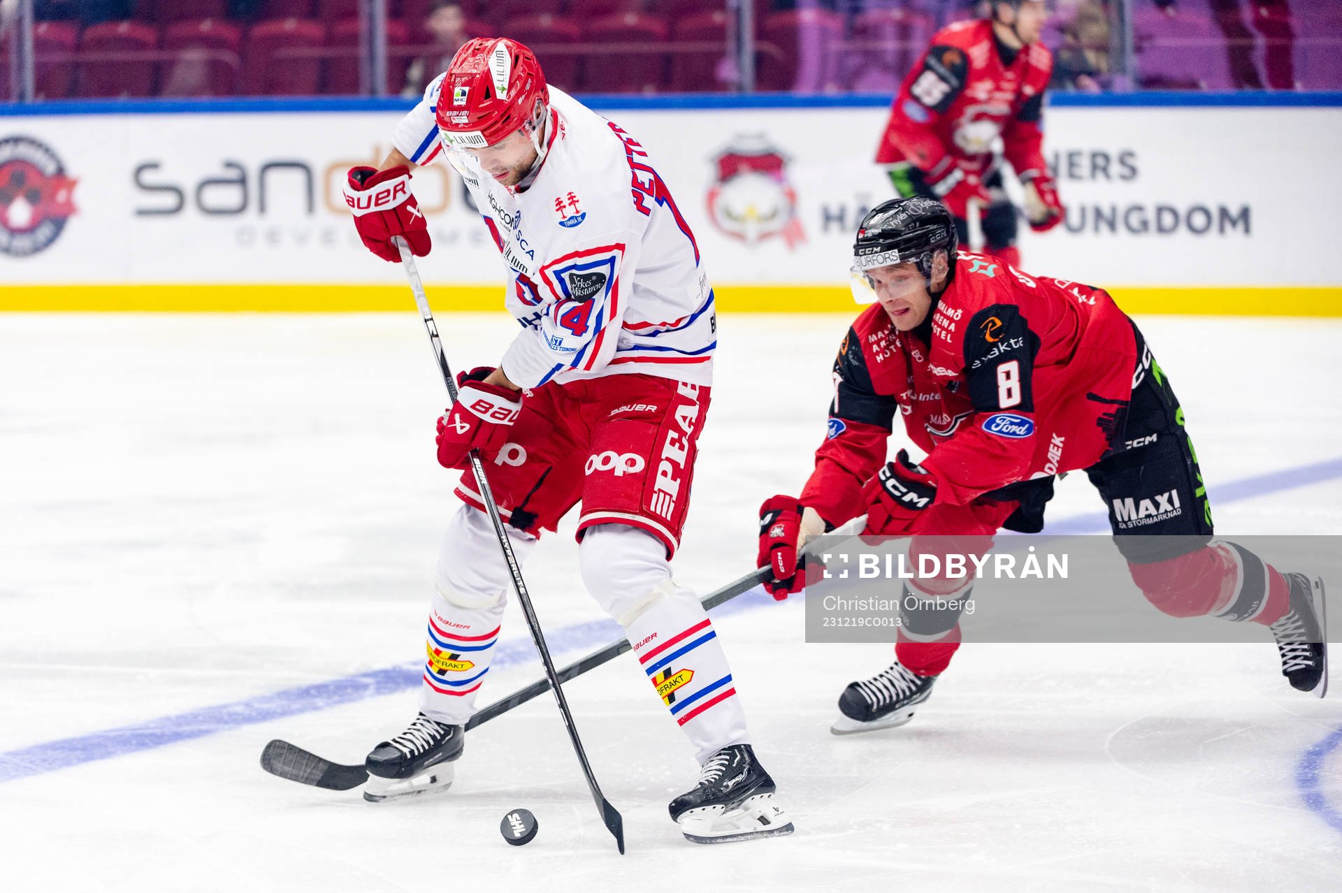 Timrås Emil Pettersson och Malmö Redhawks Johan Olofsson
