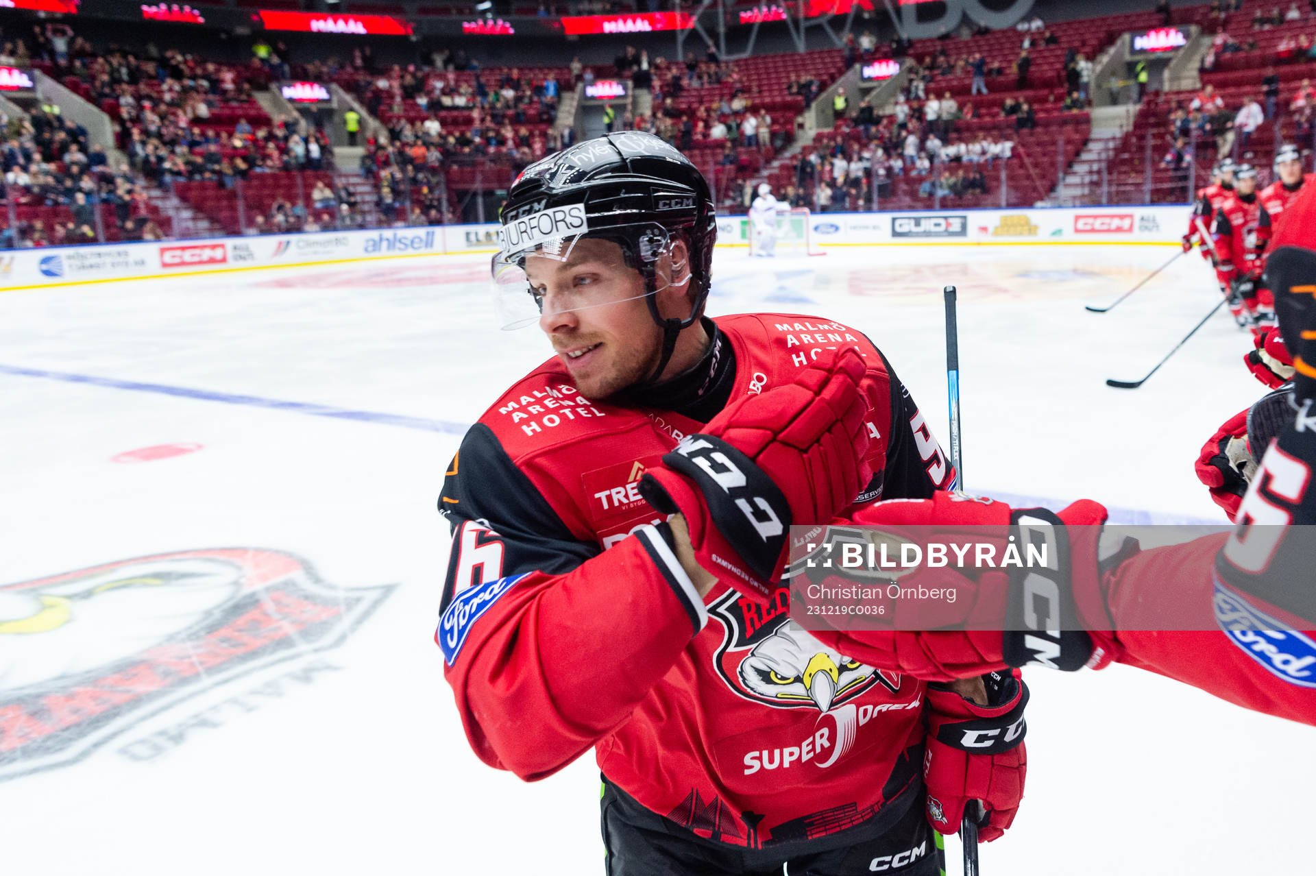Malmö Redhawks Emil Forslund jublar