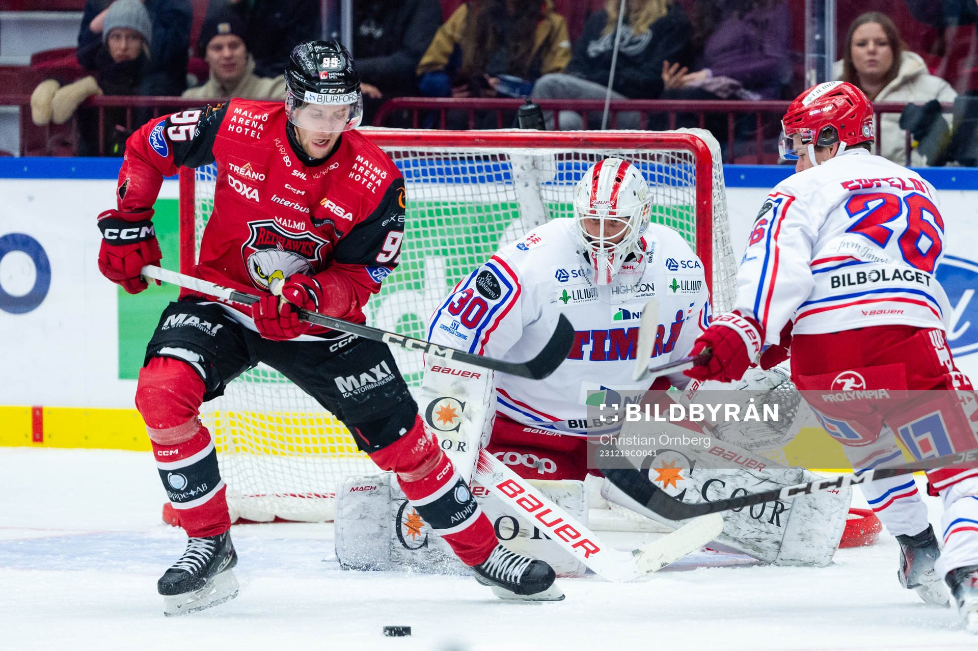 Malmö Redhawks Carl Persson oroar framför Timrås