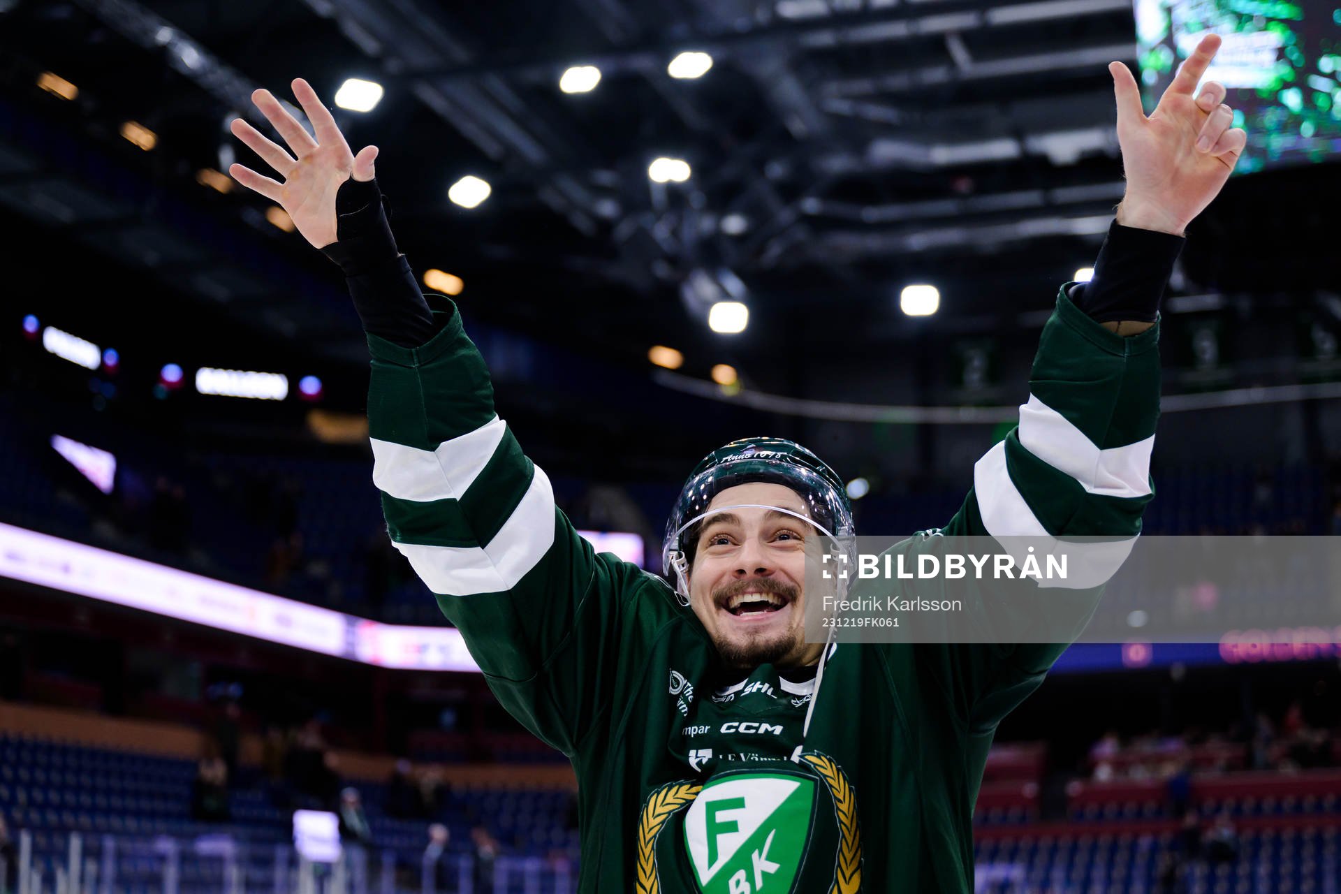 Färjestads David Tomasek jublar