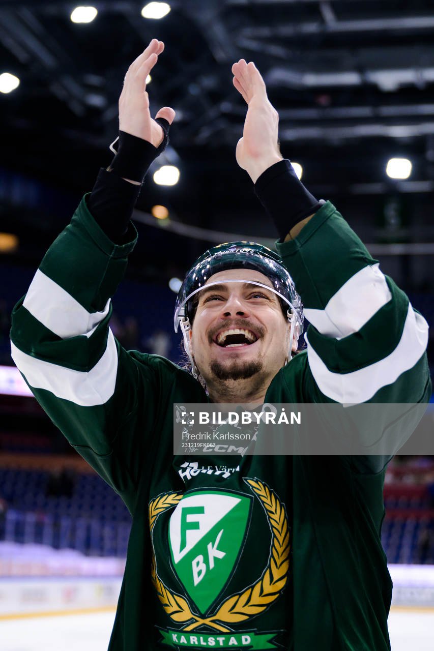 Färjestads David Tomasek jublar