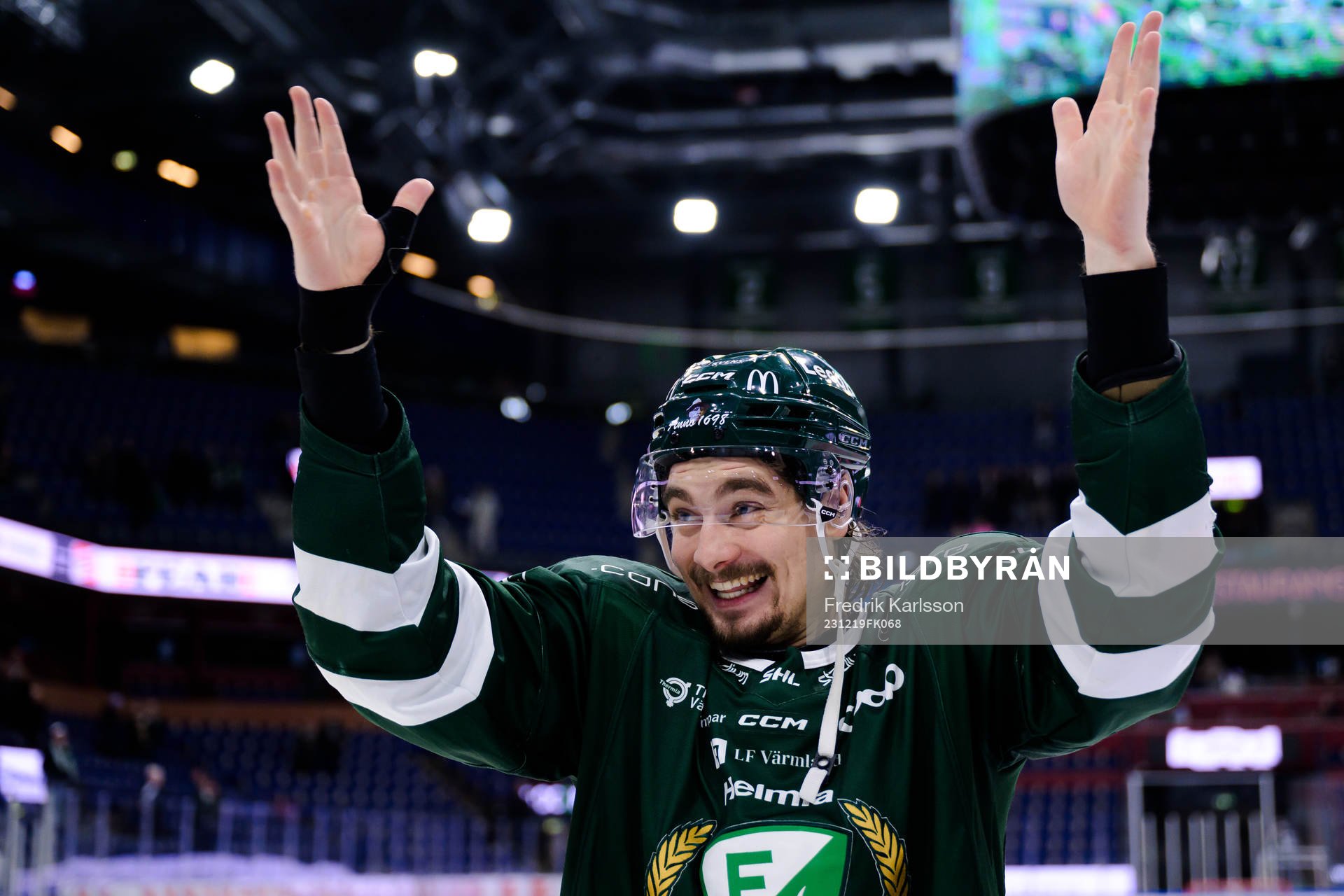 Färjestads David Tomasek jublar