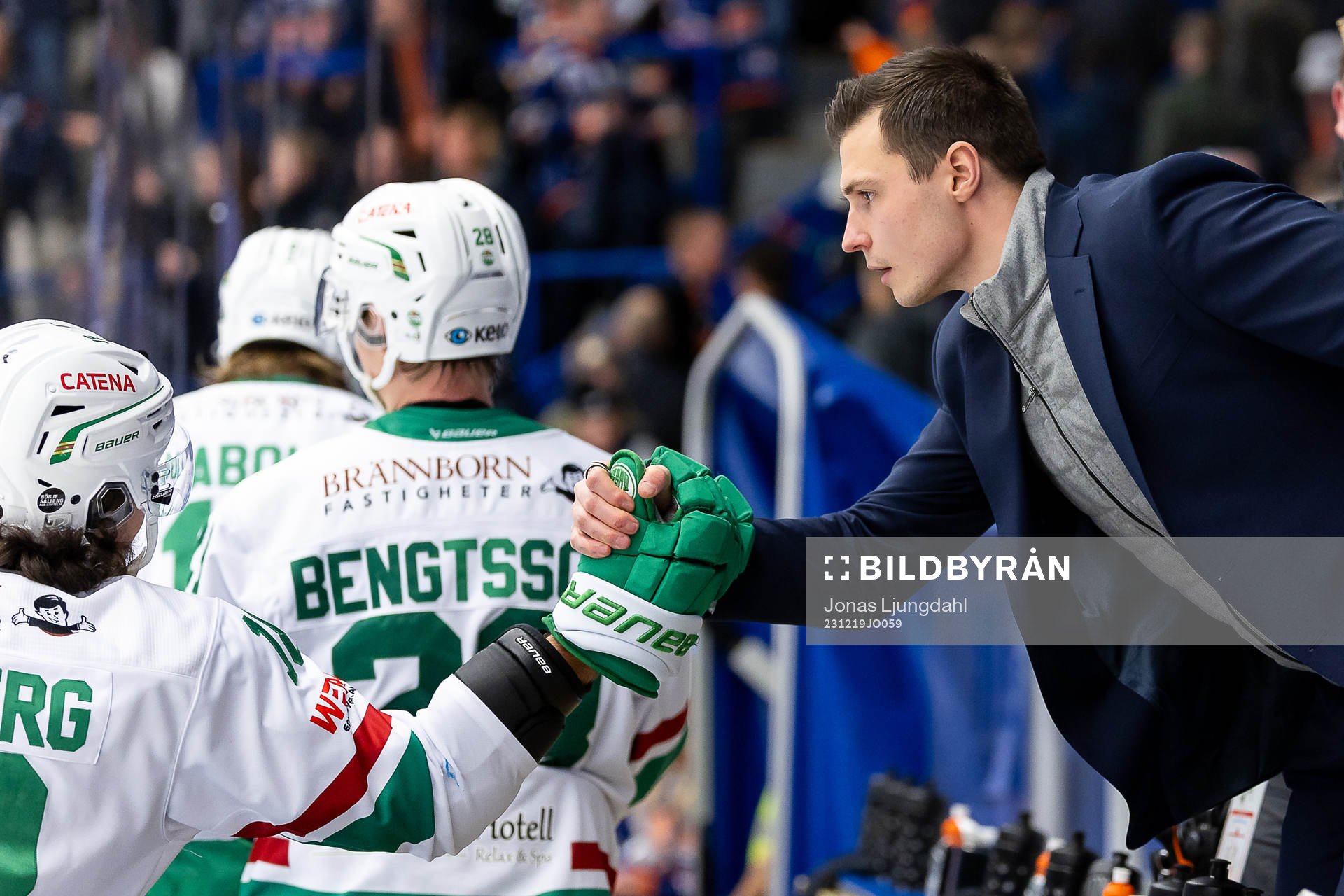 Rögles tränare Max Bohlin jublar