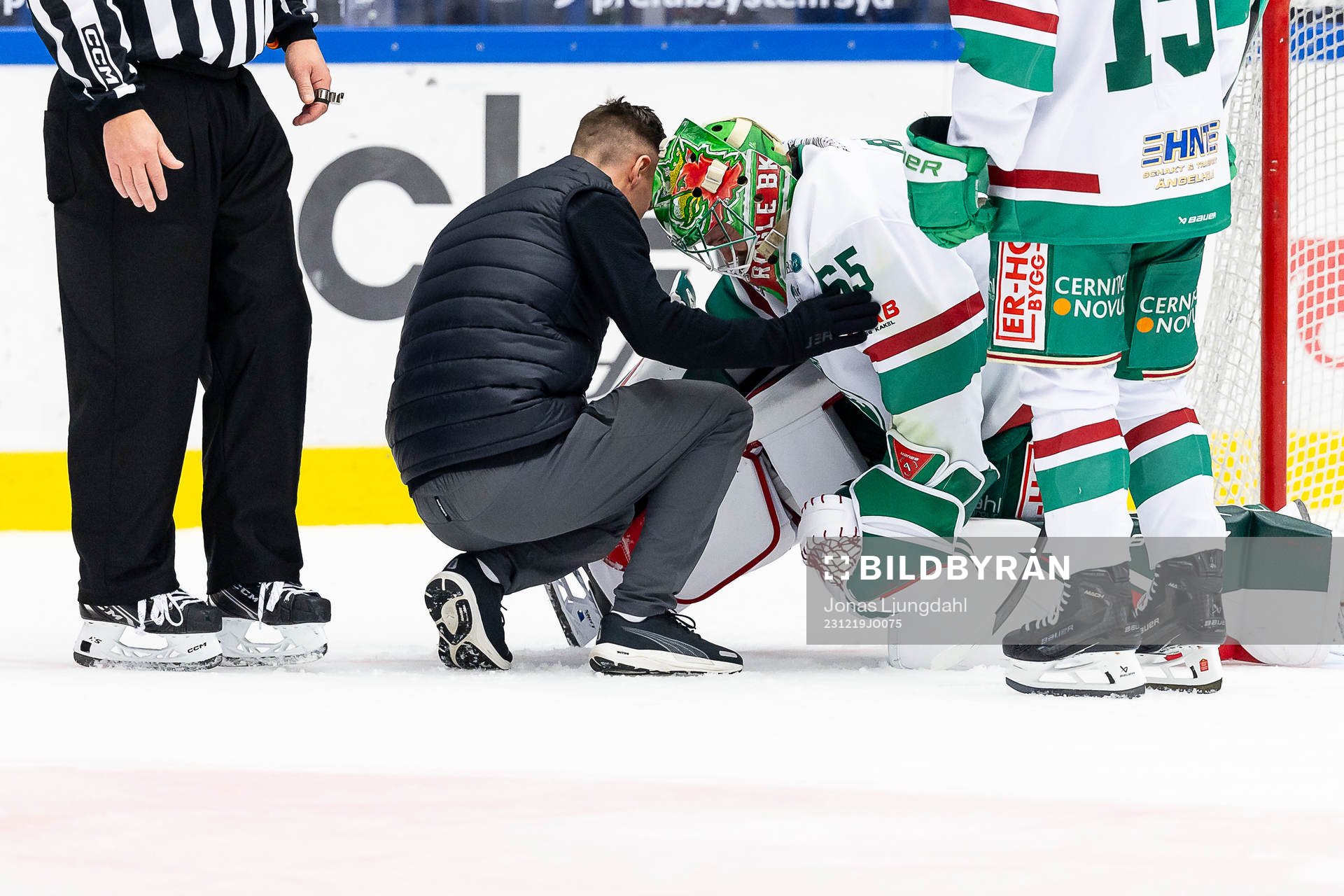 Rögles målvakt Christoffer Rifalk har ont
