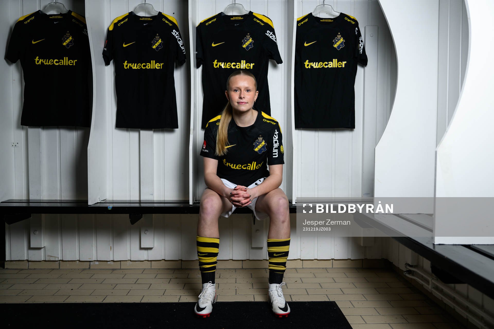 Nova Selin poserar för ett porträtt i samband med att hon presenteras som nyförvärv av AIK den 19 december 2023 i Stockholm. 