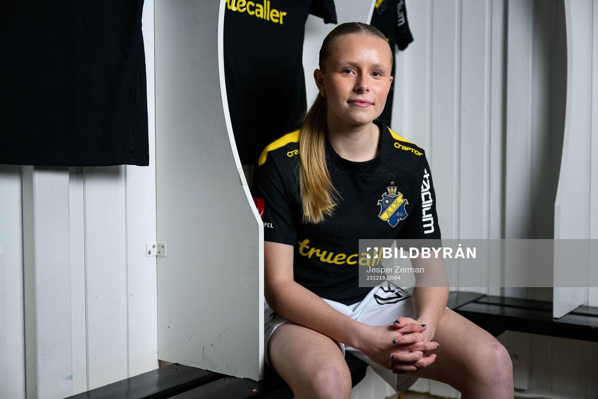 Nova Selin poserar för ett porträtt i samband med att hon presenteras som nyförvärv av AIK den 19 december 2023 i Stockholm. 
