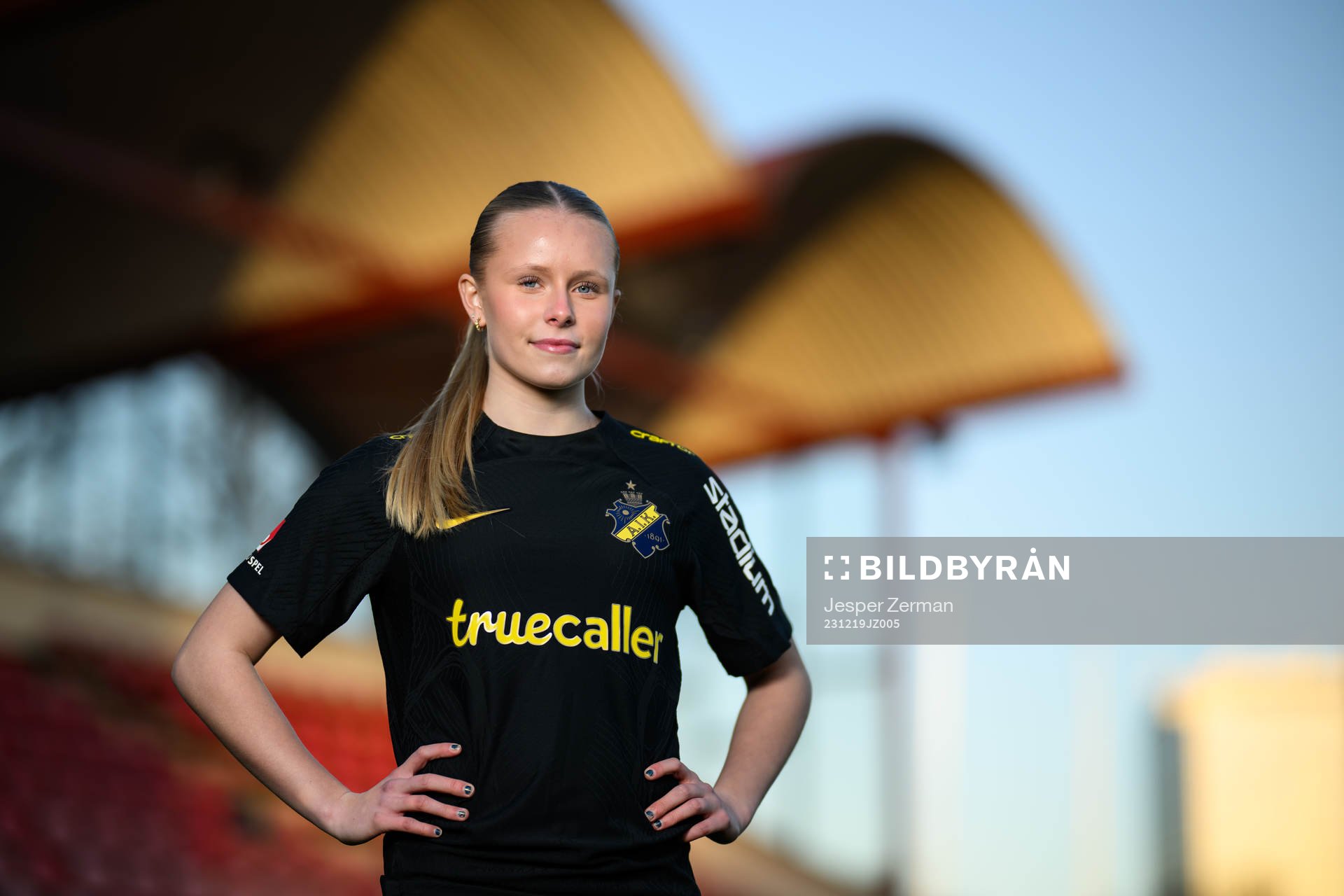 Nova Selin poserar för ett porträtt i samband med att hon presenteras som nyförvärv av AIK den 19 december 2023 i Stockholm. 