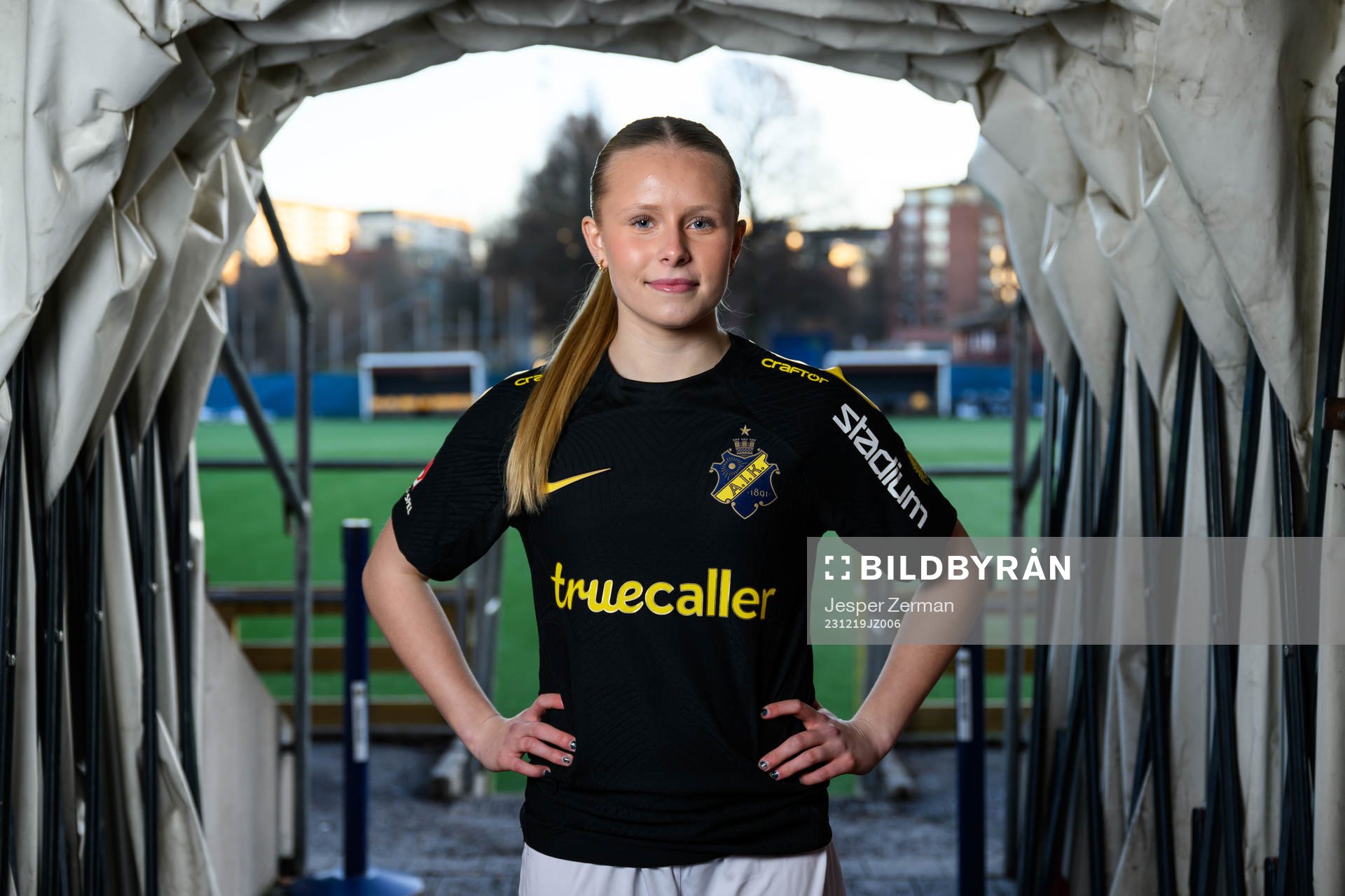 Nova Selin poserar för ett porträtt i samband med att hon presenteras som nyförvärv av AIK den 19 december 2023 i Stockholm. 
