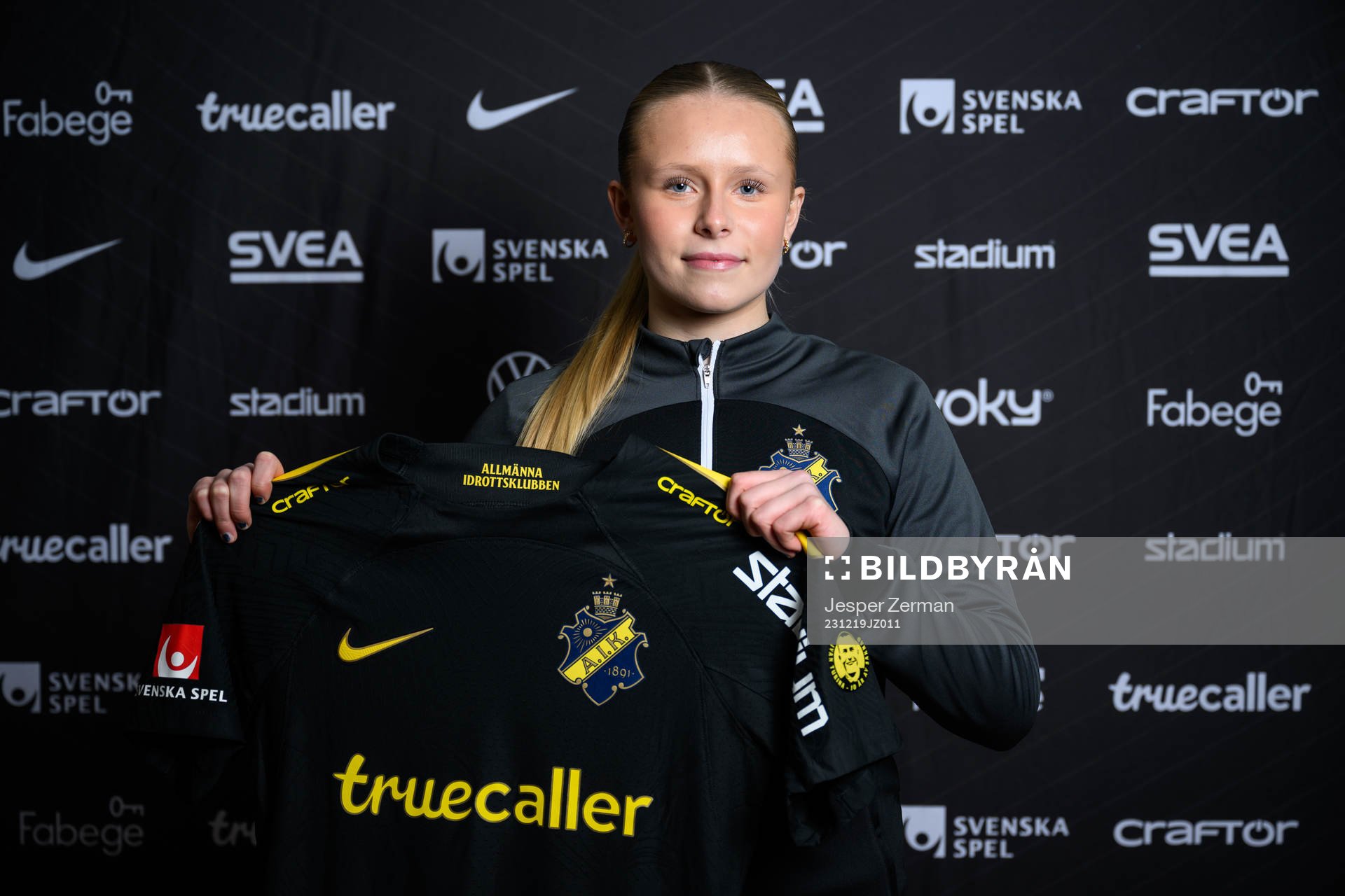 Nova Selin poserar för ett porträtt i samband med att hon presenteras som nyförvärv av AIK den 19 december 2023 i Stockholm. 