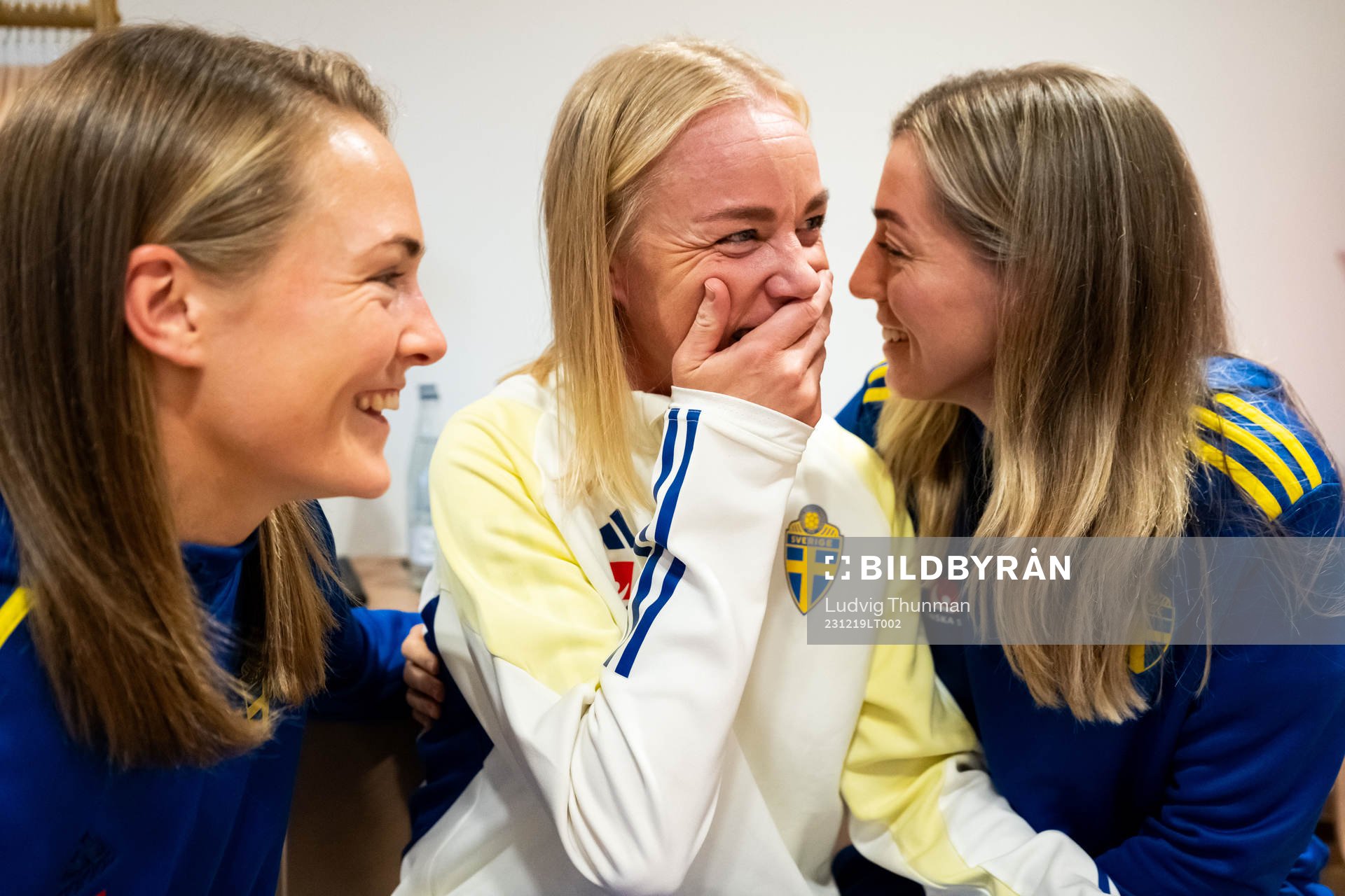 This picture is part of Bildbyrån’s selection of best sports photos from 2023. Originally published 231203 Magdalena Eriksson, Caroline Seger and Linda Sembrant of the Swedish women’s national football team laugh together at a press event on December 3, 2023 in Malaga, Spain.