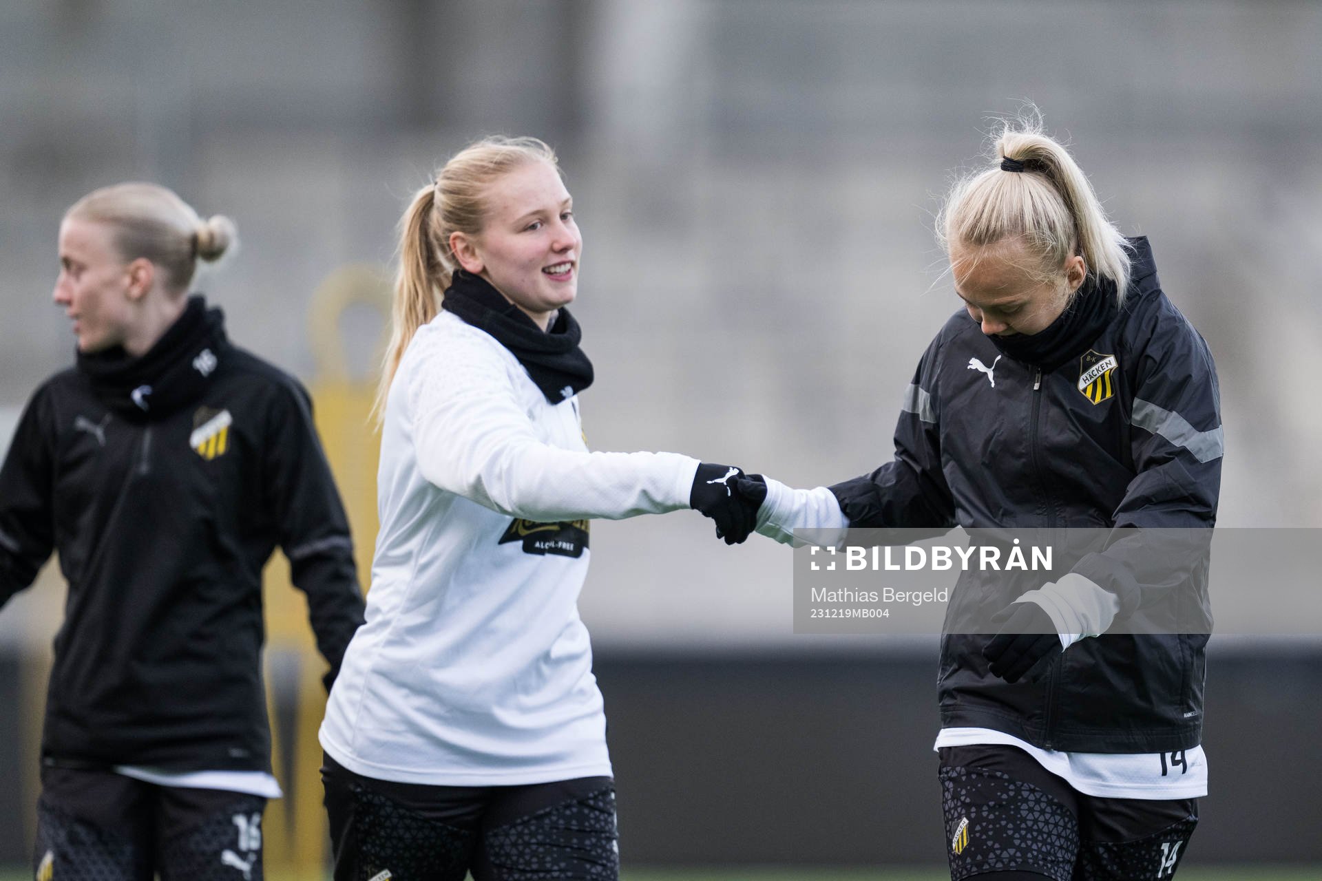 Johanna Fossdalsá Sørensen and Molly Johansson of Häcken