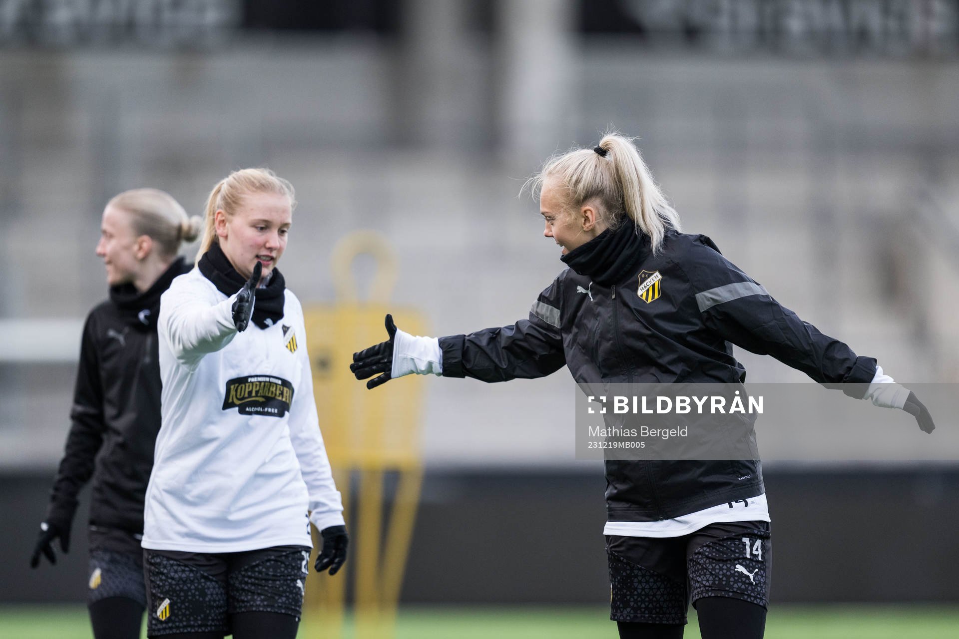Johanna Fossdalsá Sørensen and Molly Johansson of Häcken