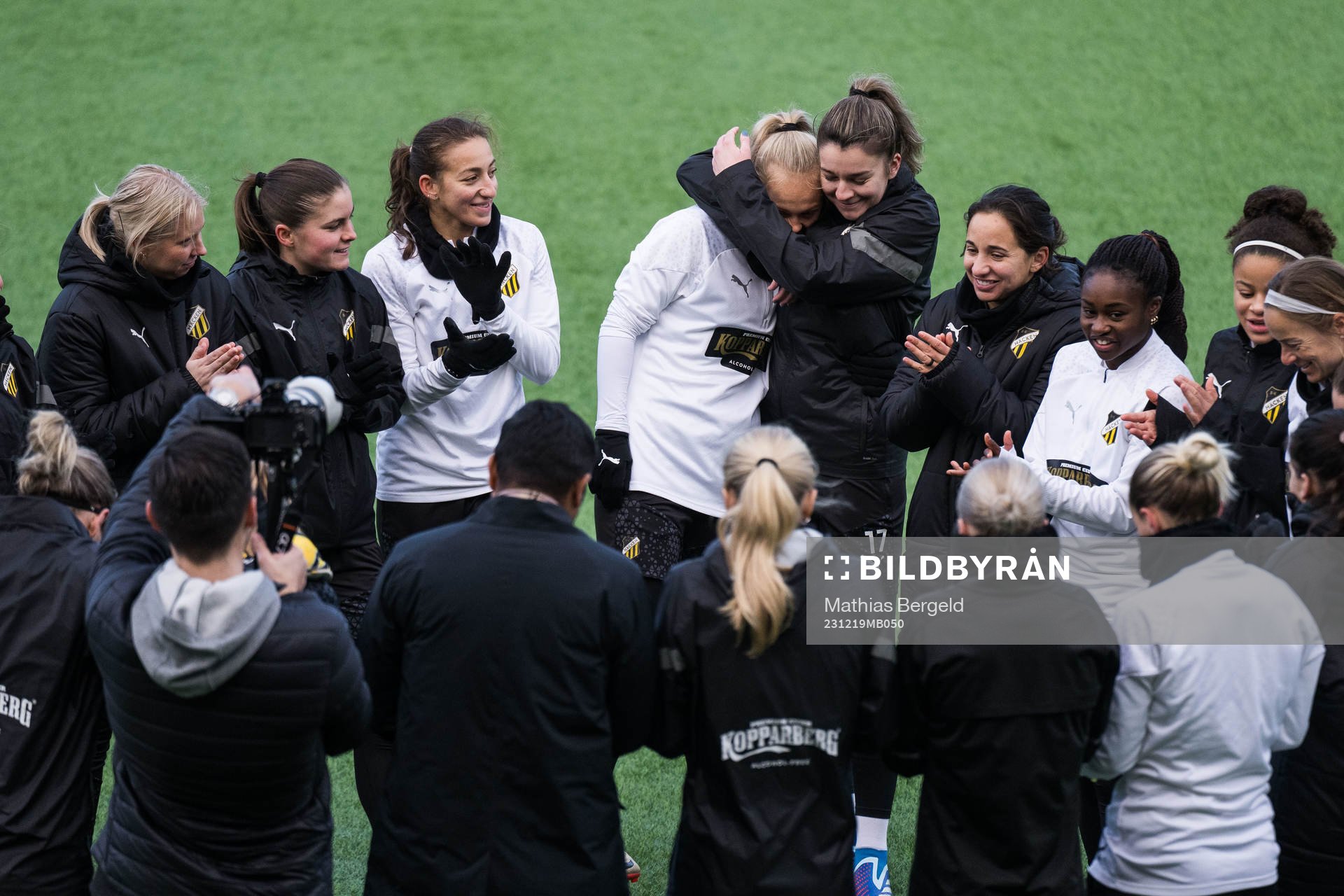 Molly Johansson of Häcken with team mates