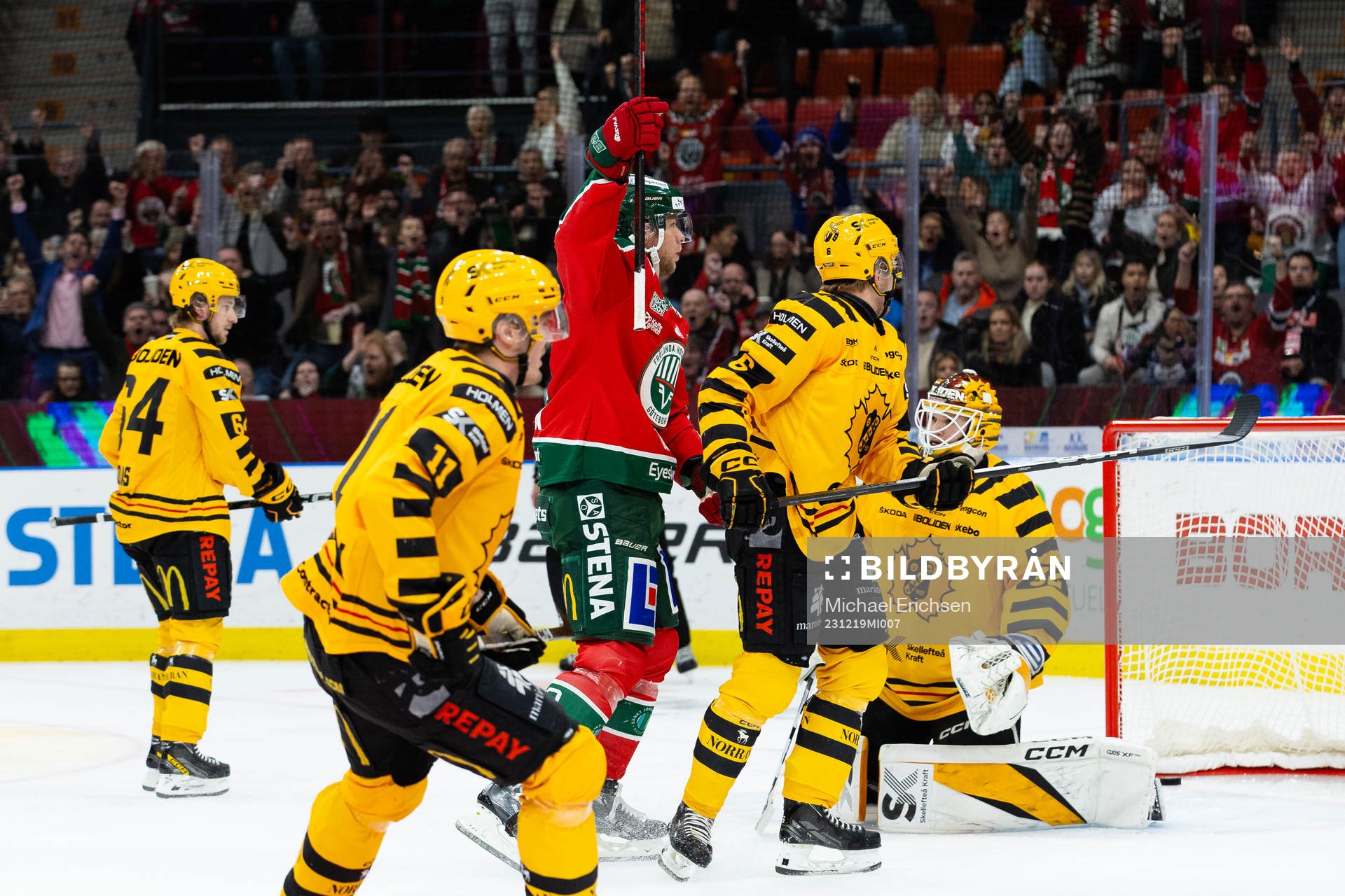 Frölundas Christian Folin jublar