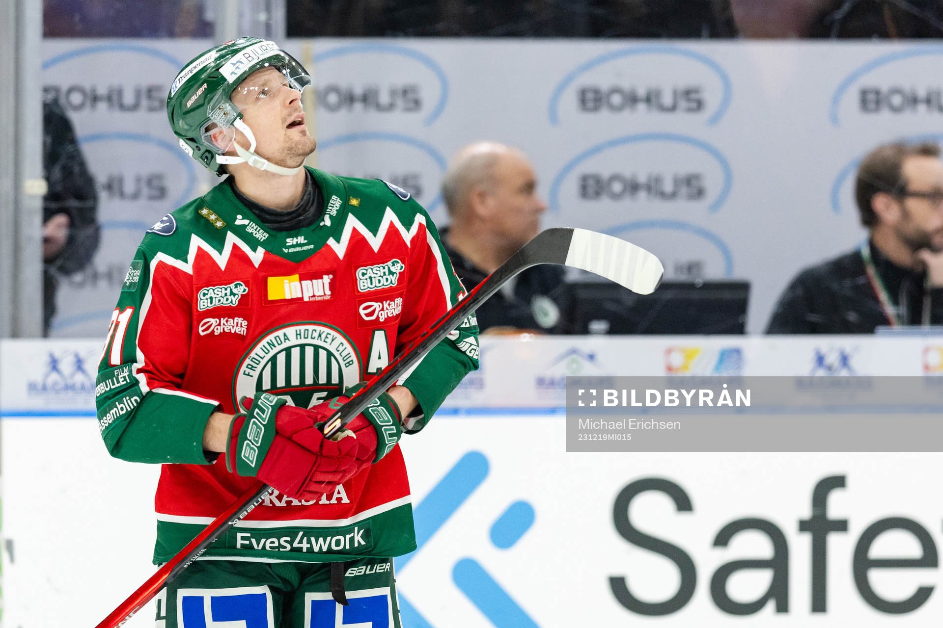 Frölundas Nicklas Lasu lämnar isen