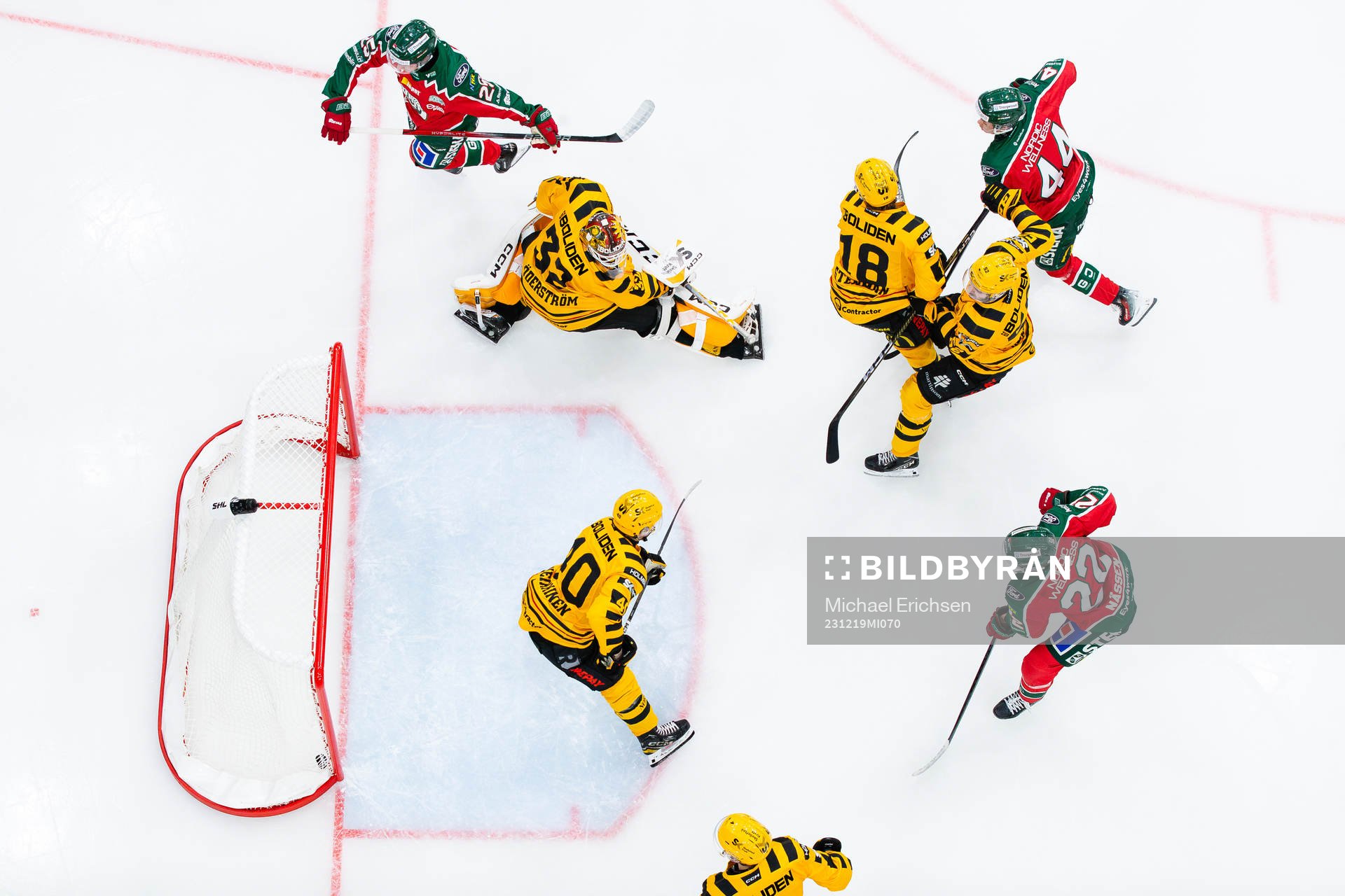 Frölundas Pontus Johansson skjuter 3-2 i mål bakom