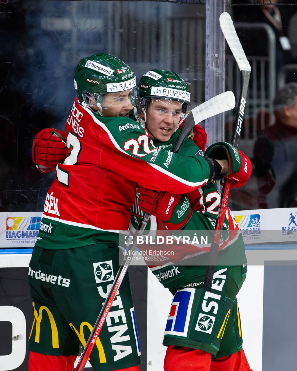 Frölundas Pontus Johansson jublar ihop med Linus Nässen