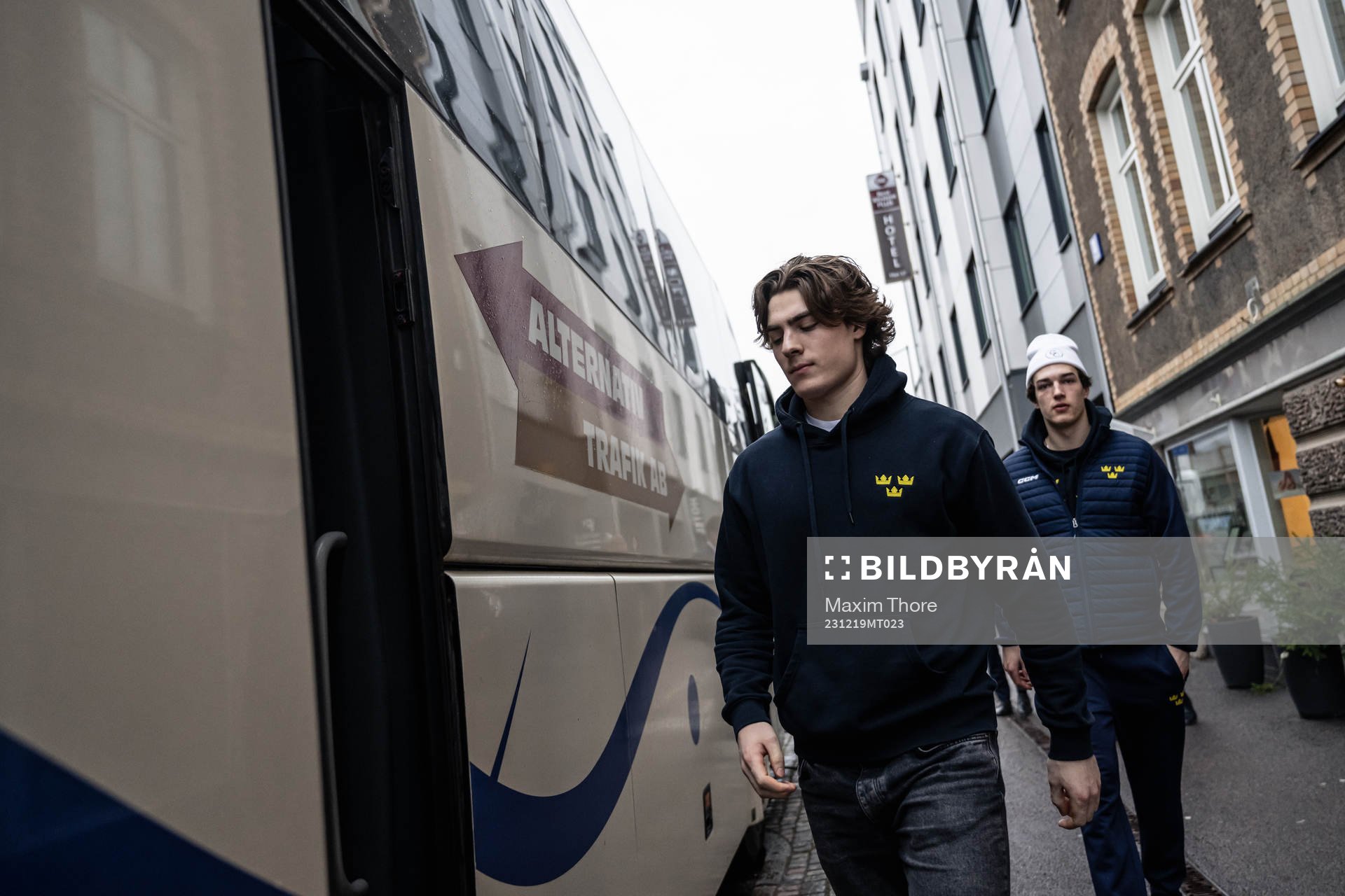 Liam Öhgren of Sweden enters the bus