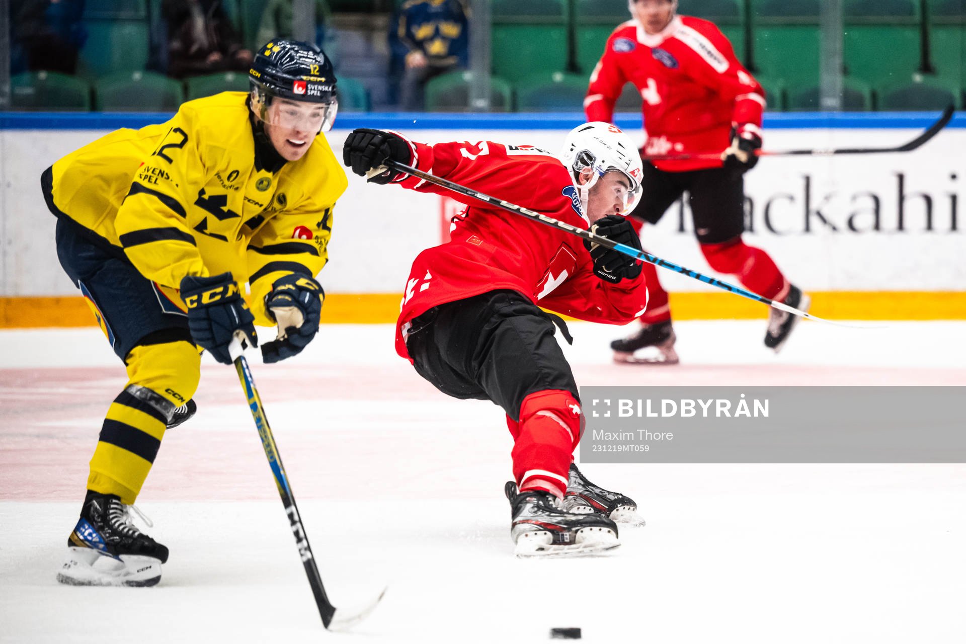 Noah Östlund of Sweden and Simon Meier of Switzerland
