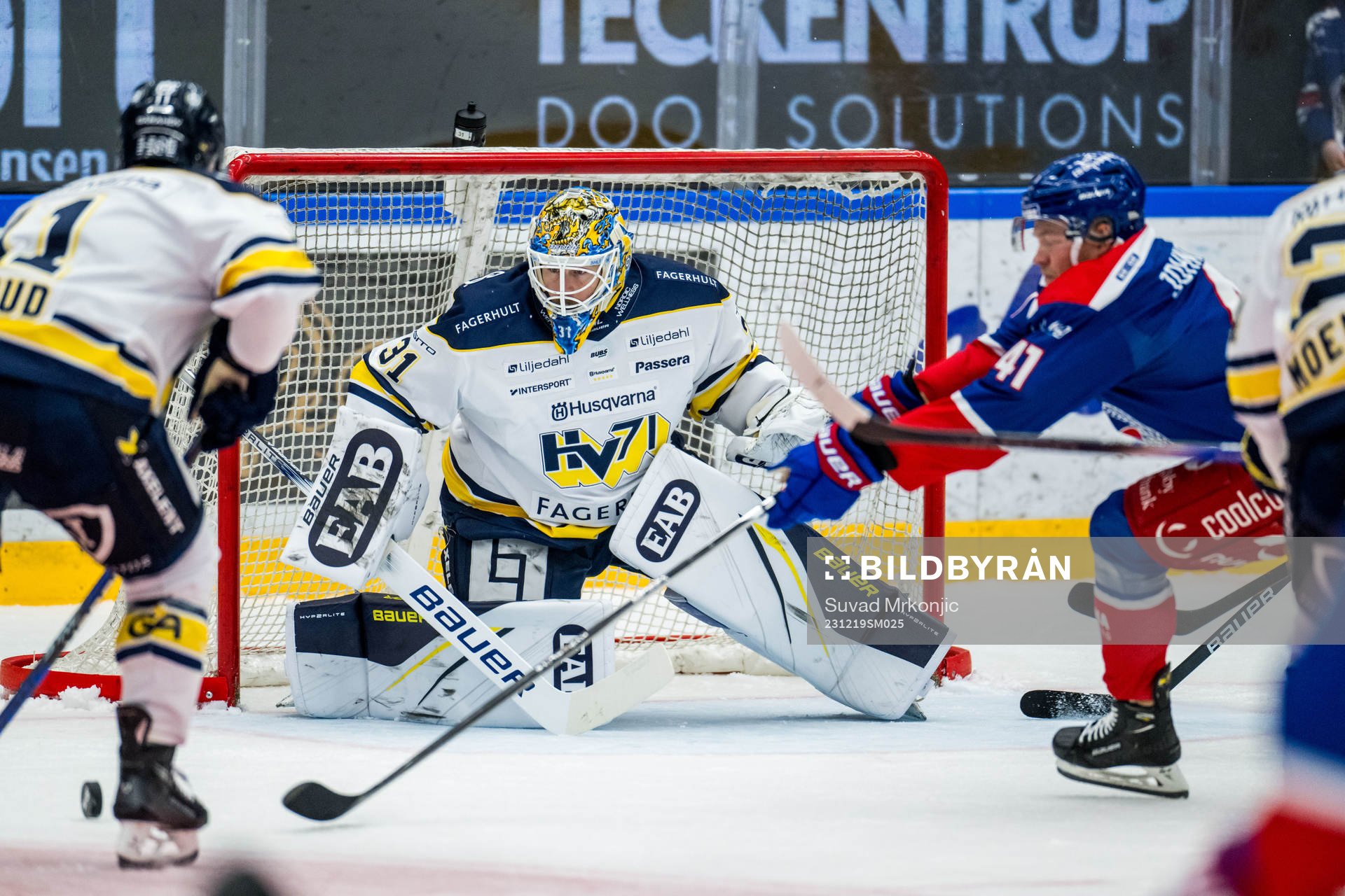 HV71s målvakt Joni Ortio och Oskarshamns Johan Johnsson